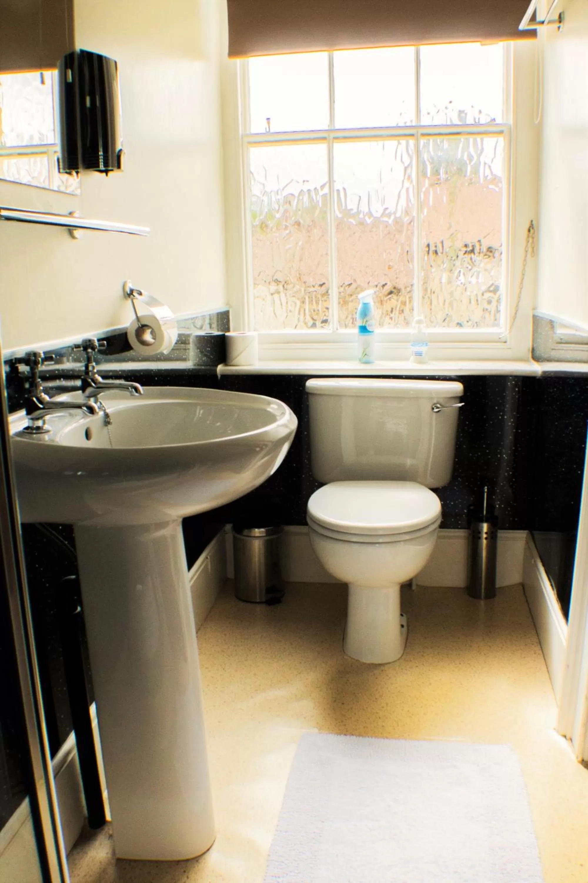 Bathroom in The Royal Oak Hotel