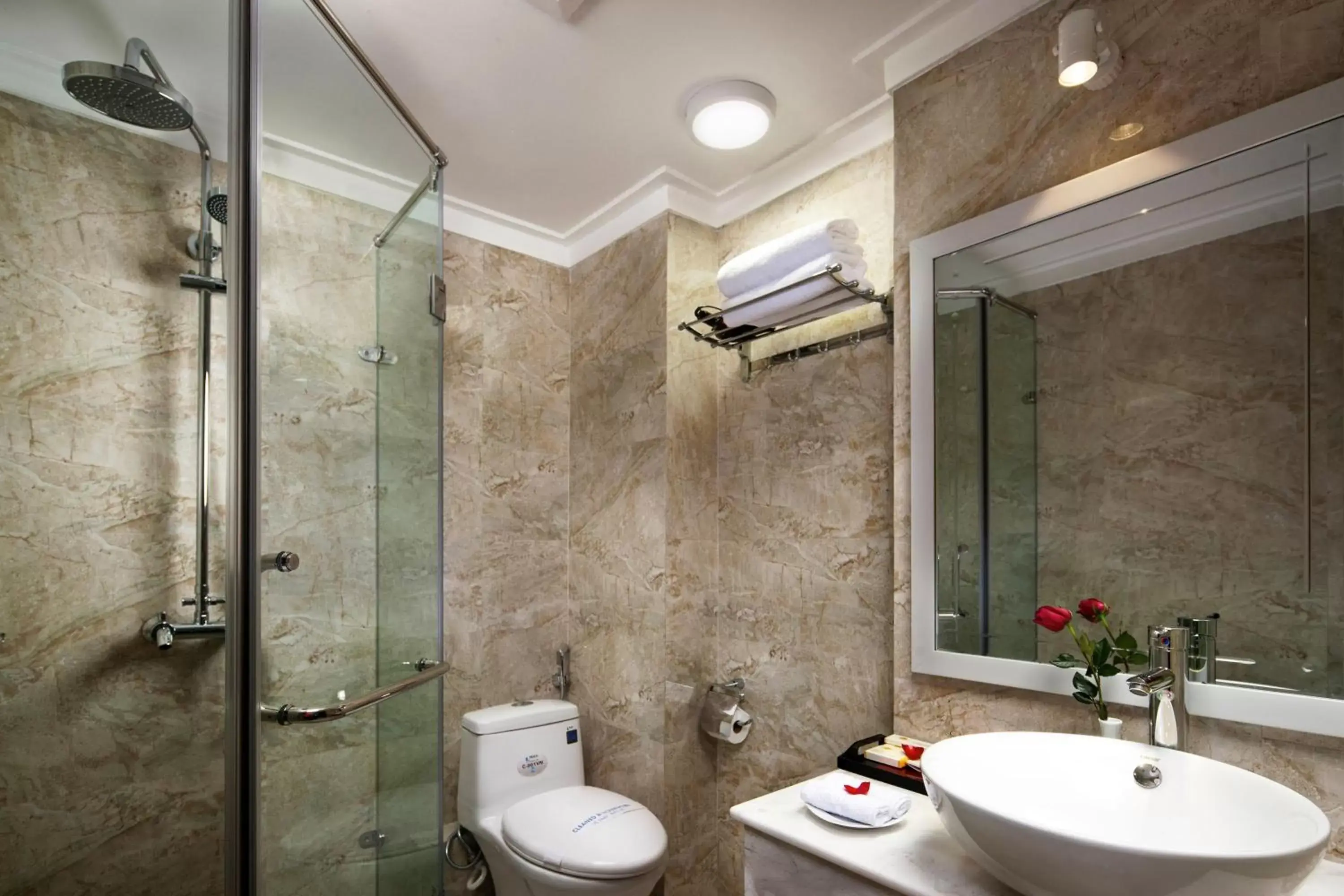 Bathroom in Hanoi Golden Moon Hotel