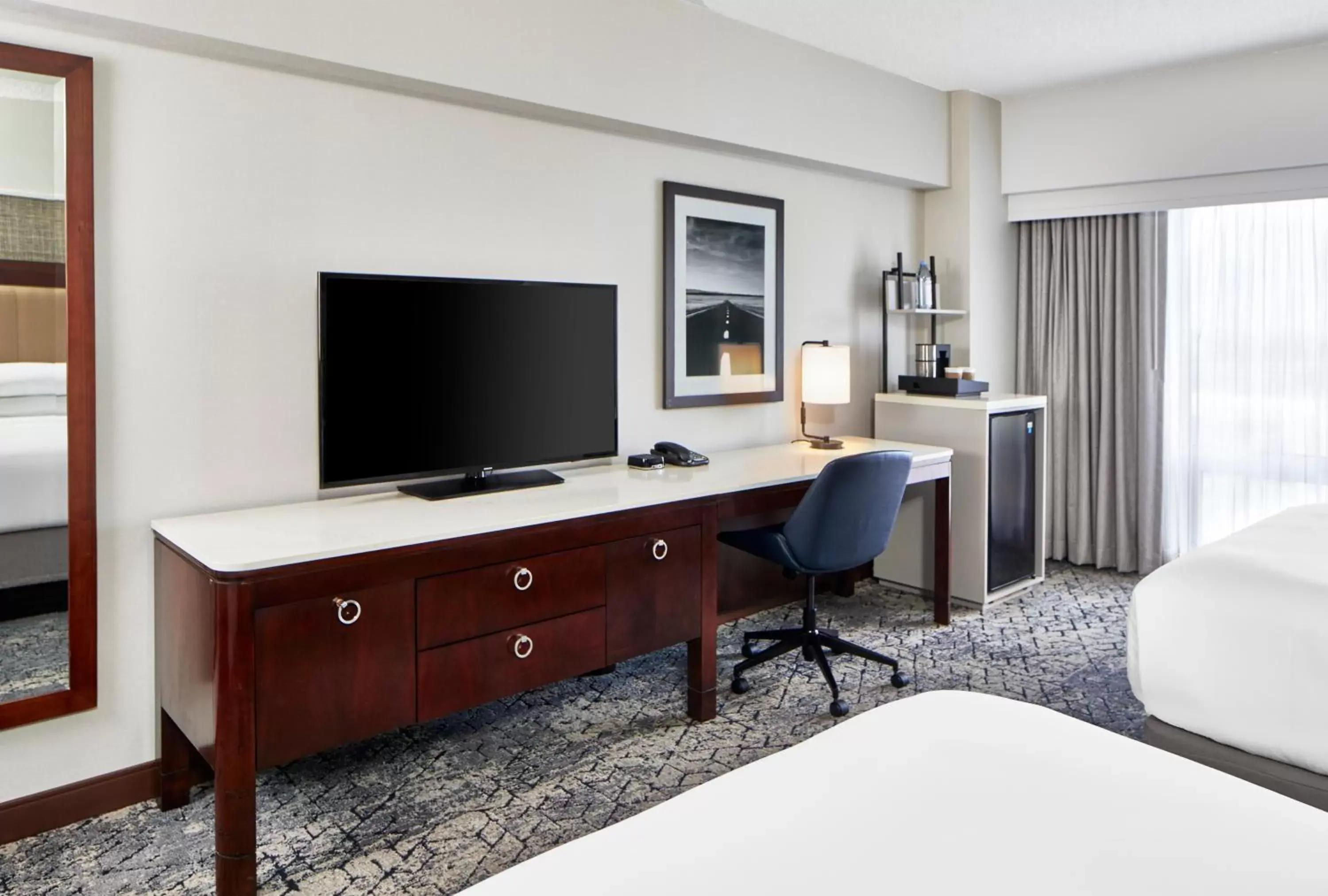 Bedroom, TV/Entertainment Center in Sheraton Indianapolis Hotel at Keystone Crossing