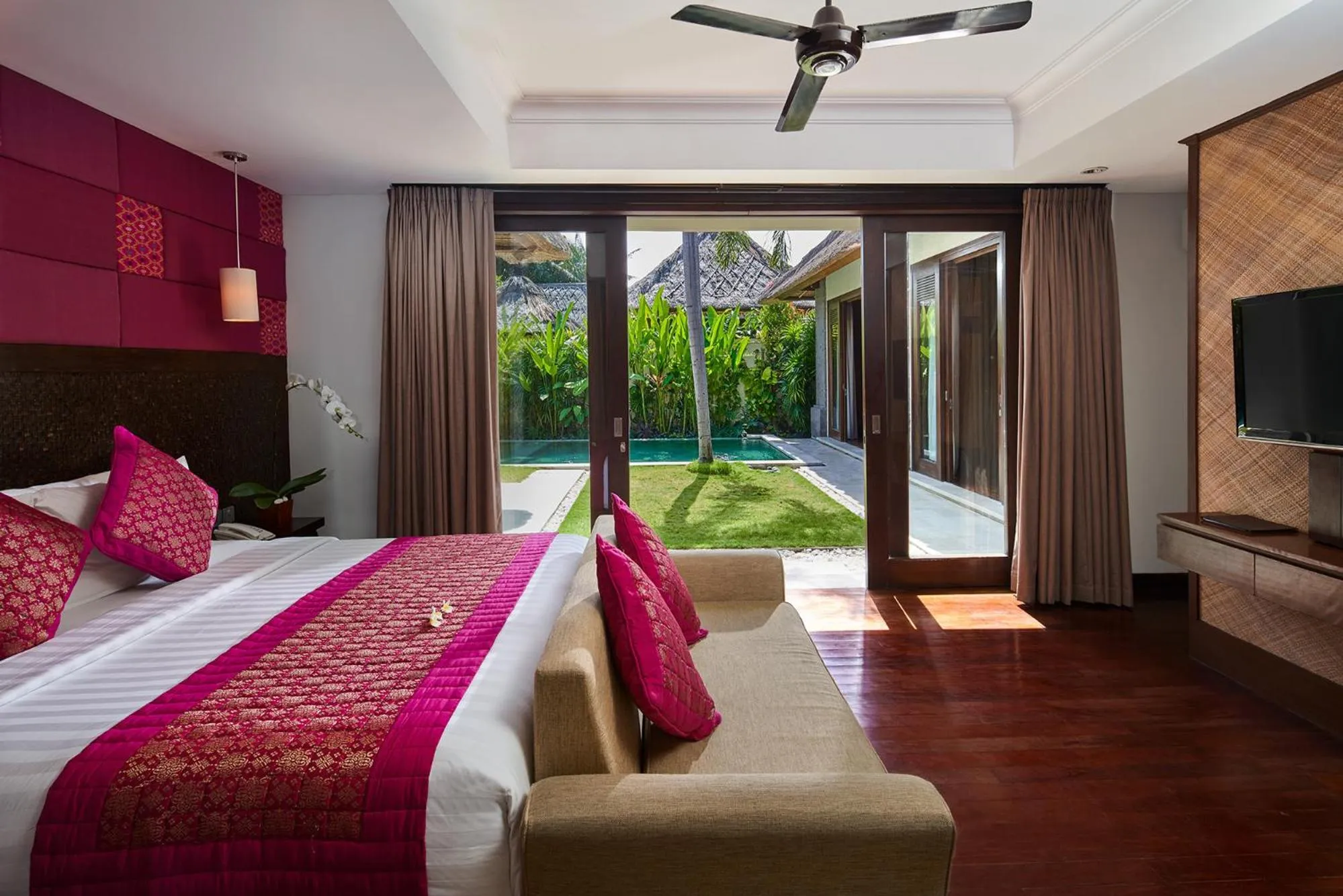 Bed in Mahagiri Villas Sanur