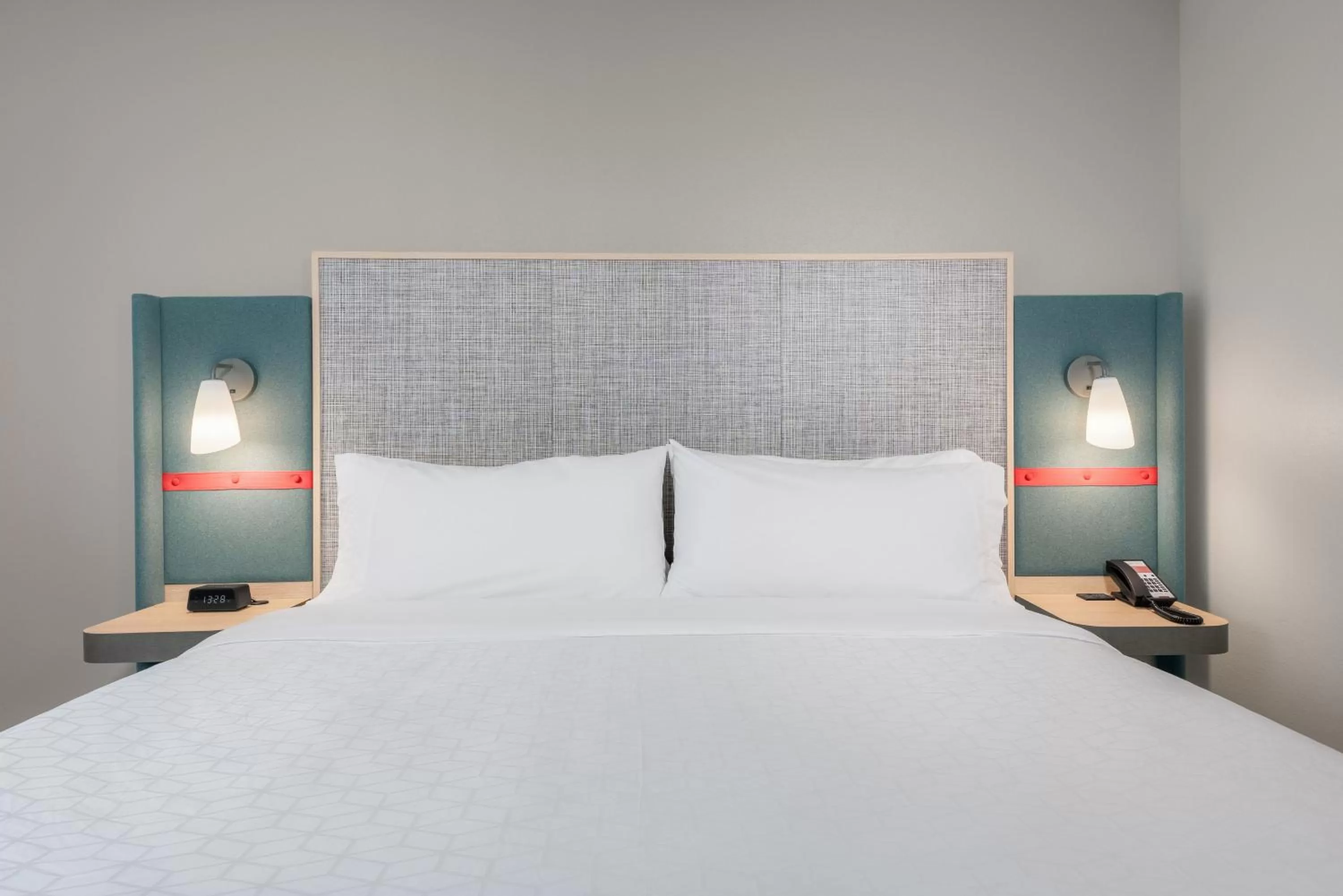 Bed in avid hotel Nashville - Lebanon an IHG Hotel