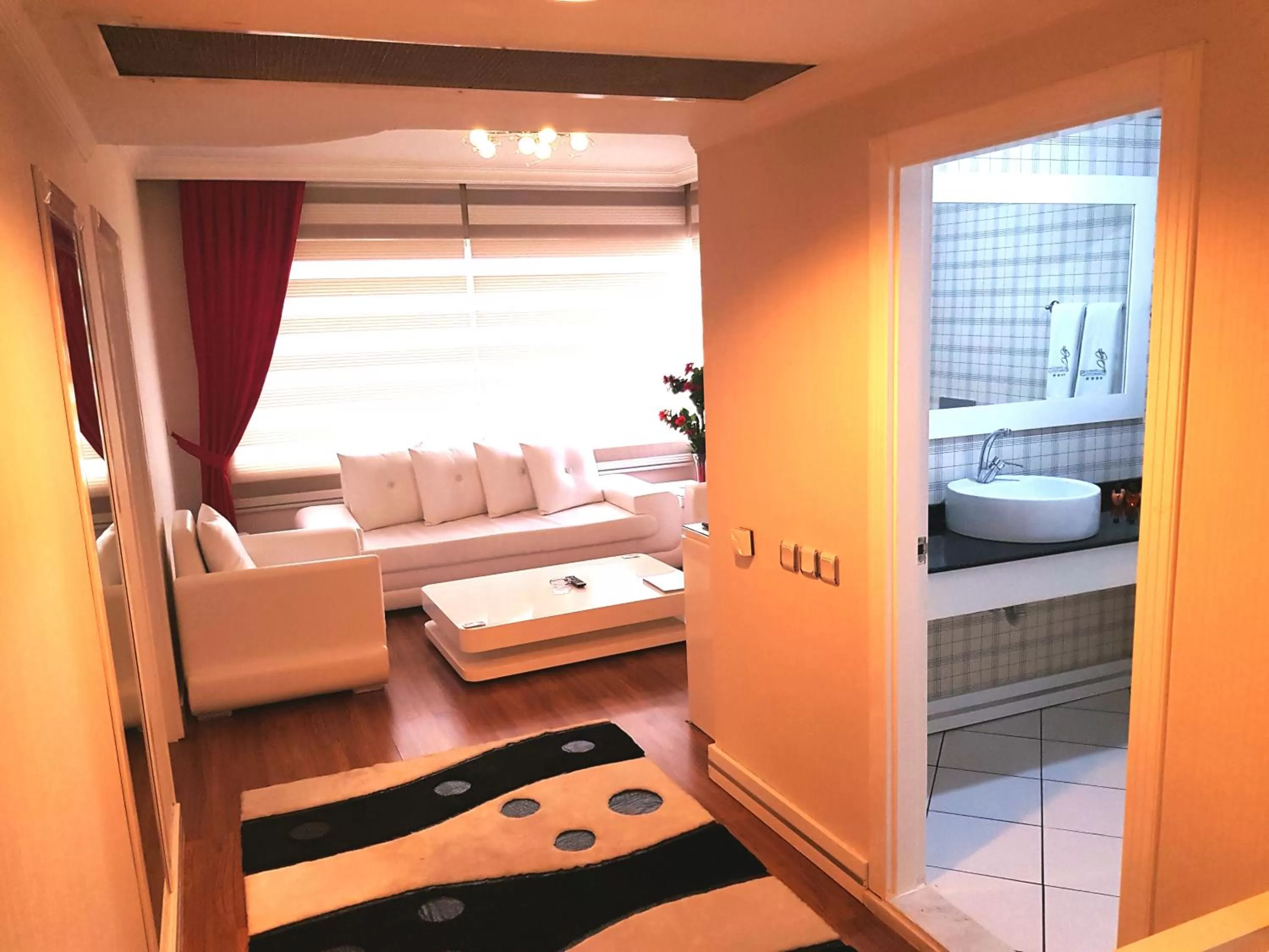 Living room, Bed in Business Park Hotel