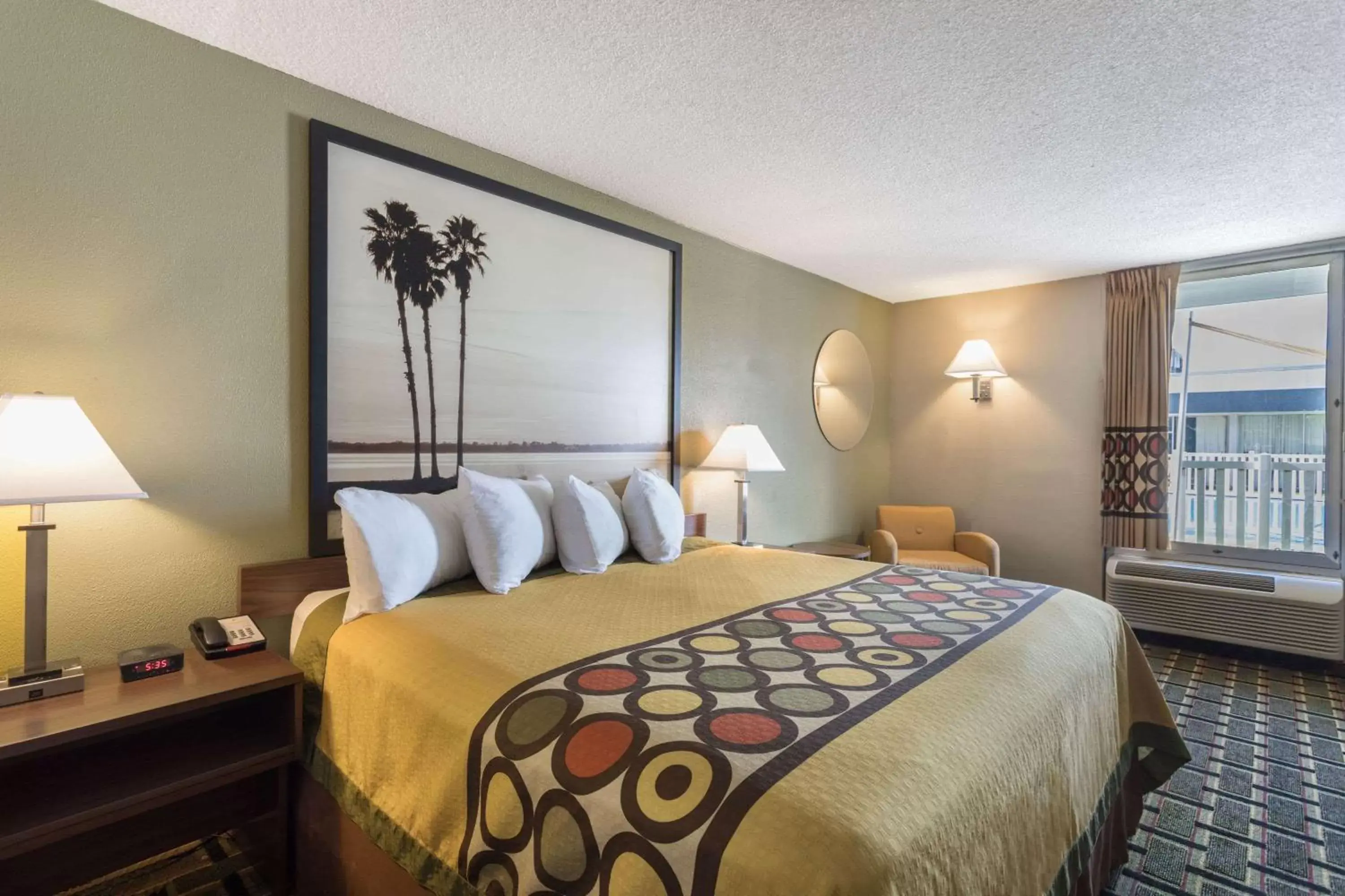 Photo of the whole room, Bed in Super 8 by Wyndham Ocala I-75