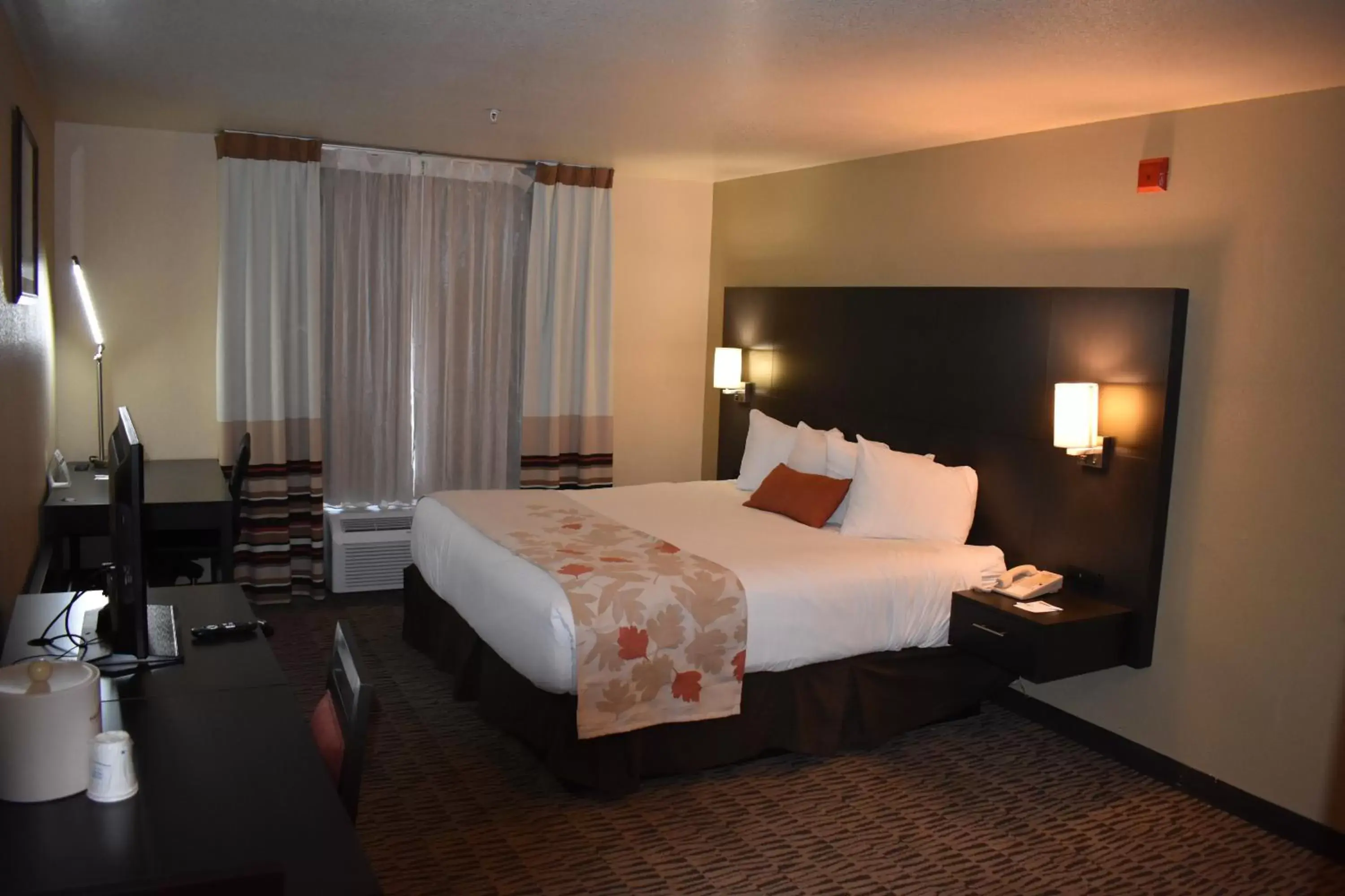 Bed in Hawthorn Suites Las Vegas