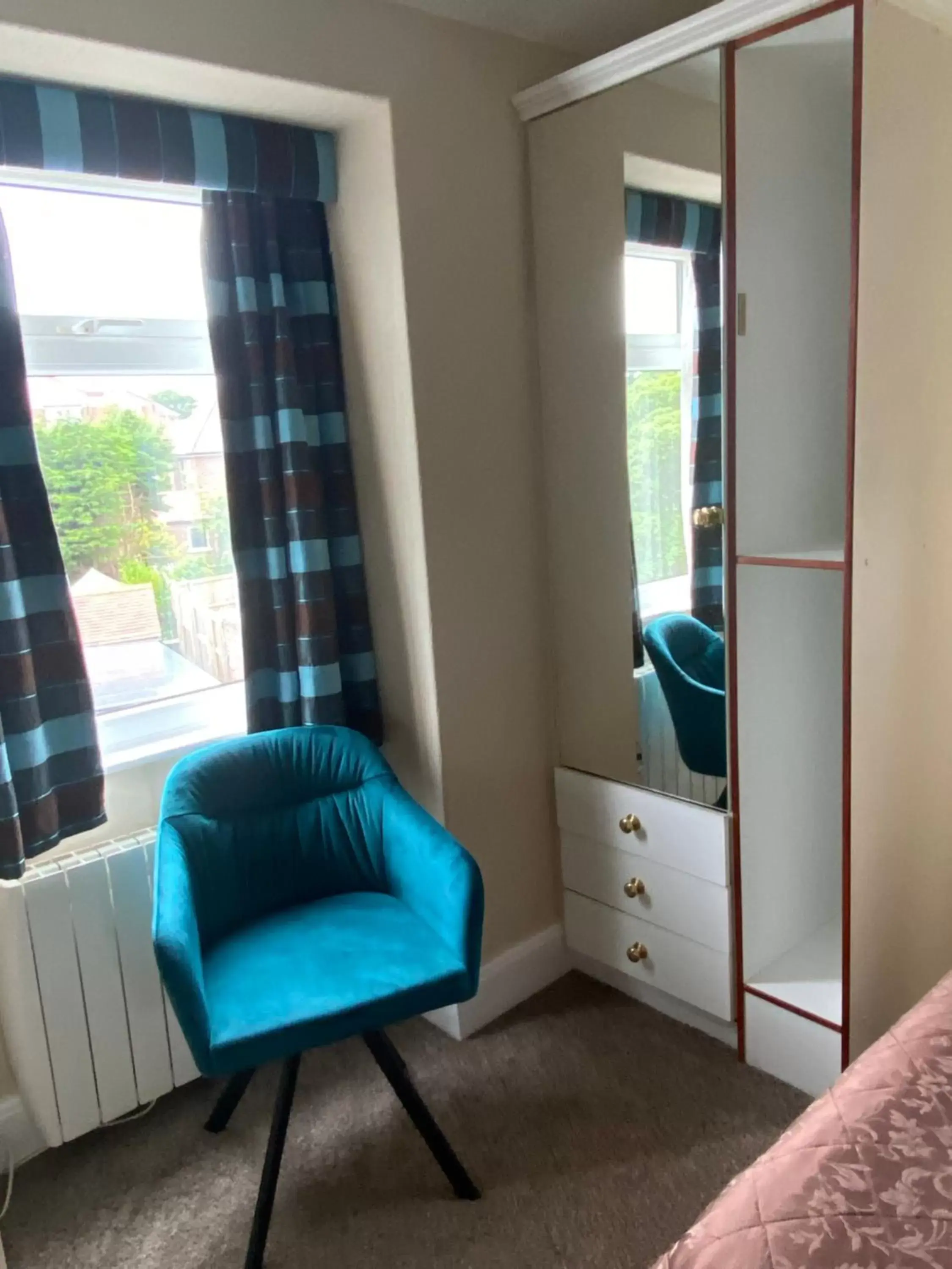 Bedroom, Seating Area in Park Manor Hotel