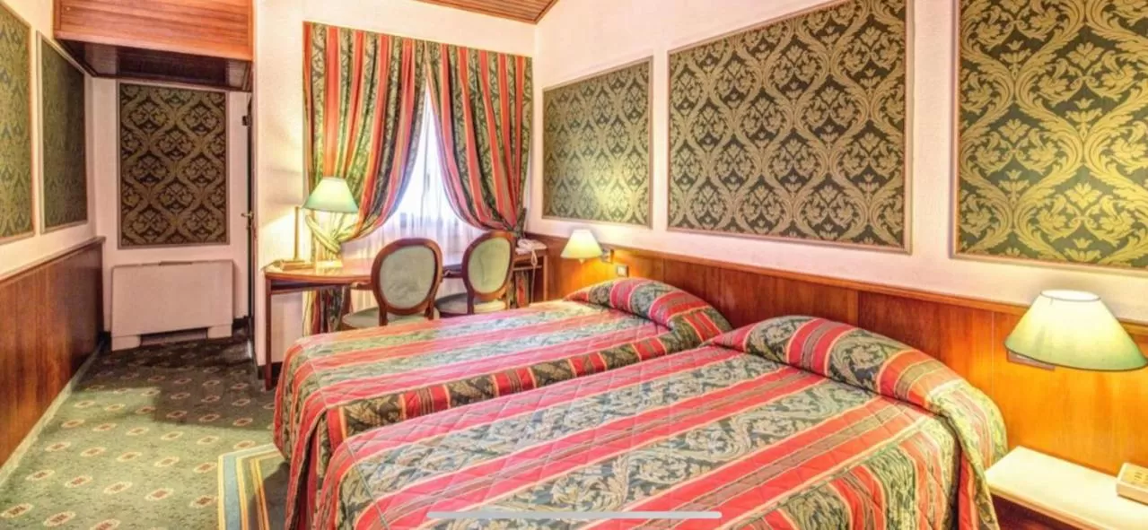 Bed in Hotel Motel Regal