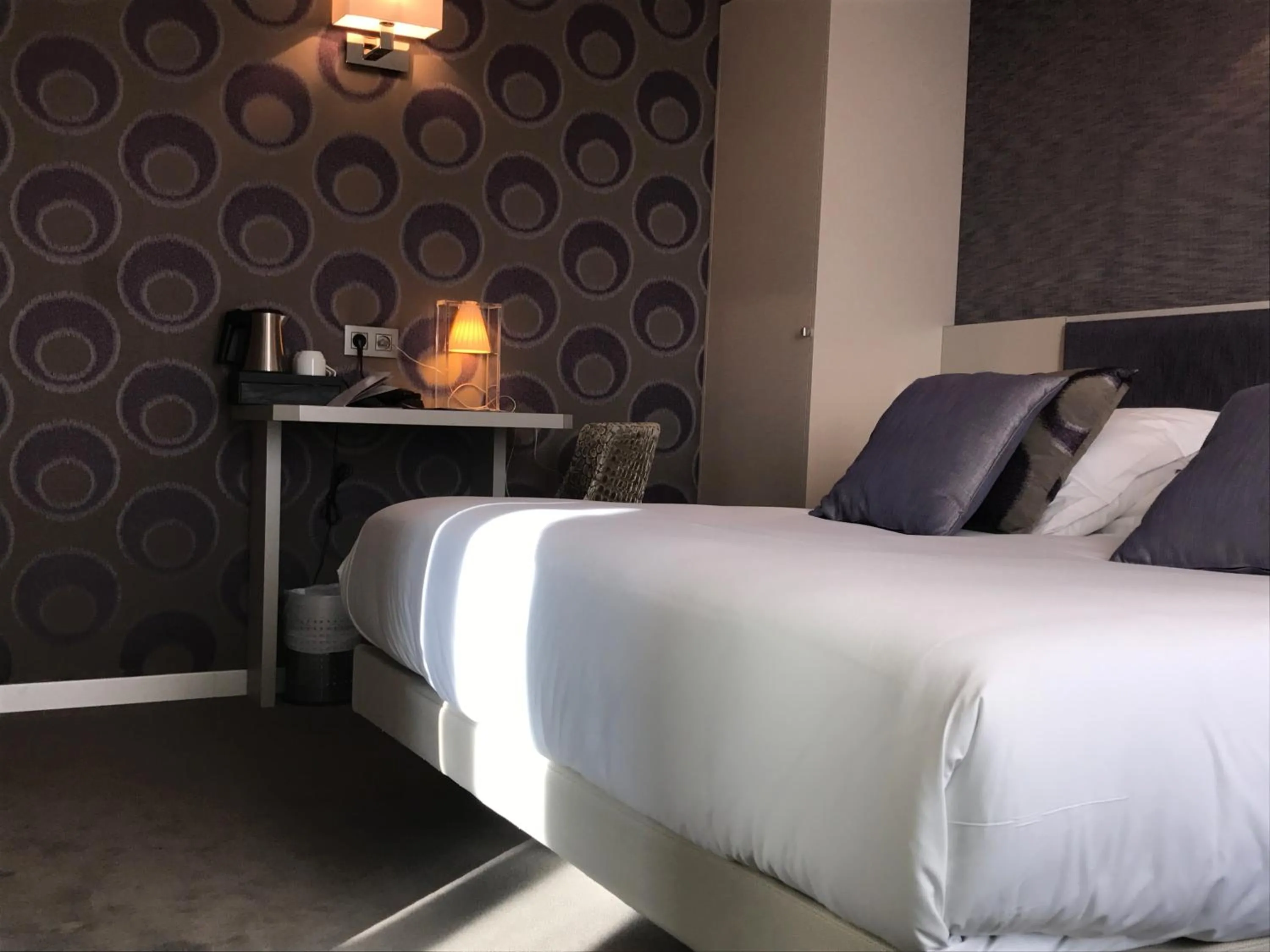 Bed in Hôtel Jacques de Molay - Fitness & Sauna