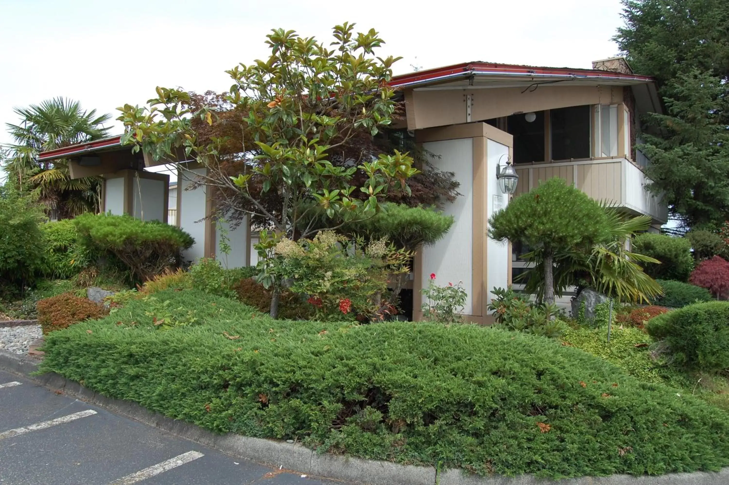 Facade/entrance, Property Building in Western Inn Lakewood