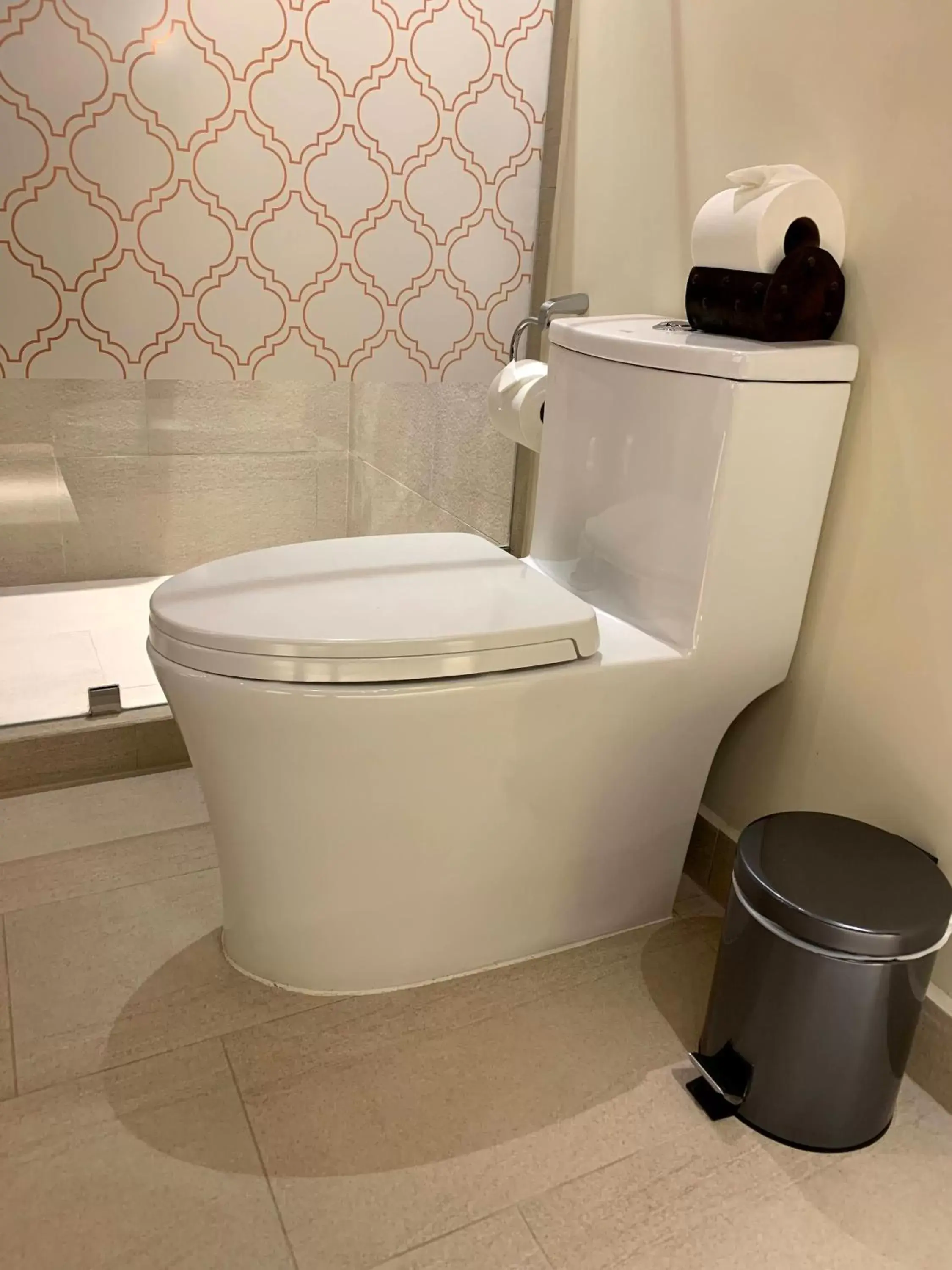 Toilet, Bathroom in Porta Hotel Antigua