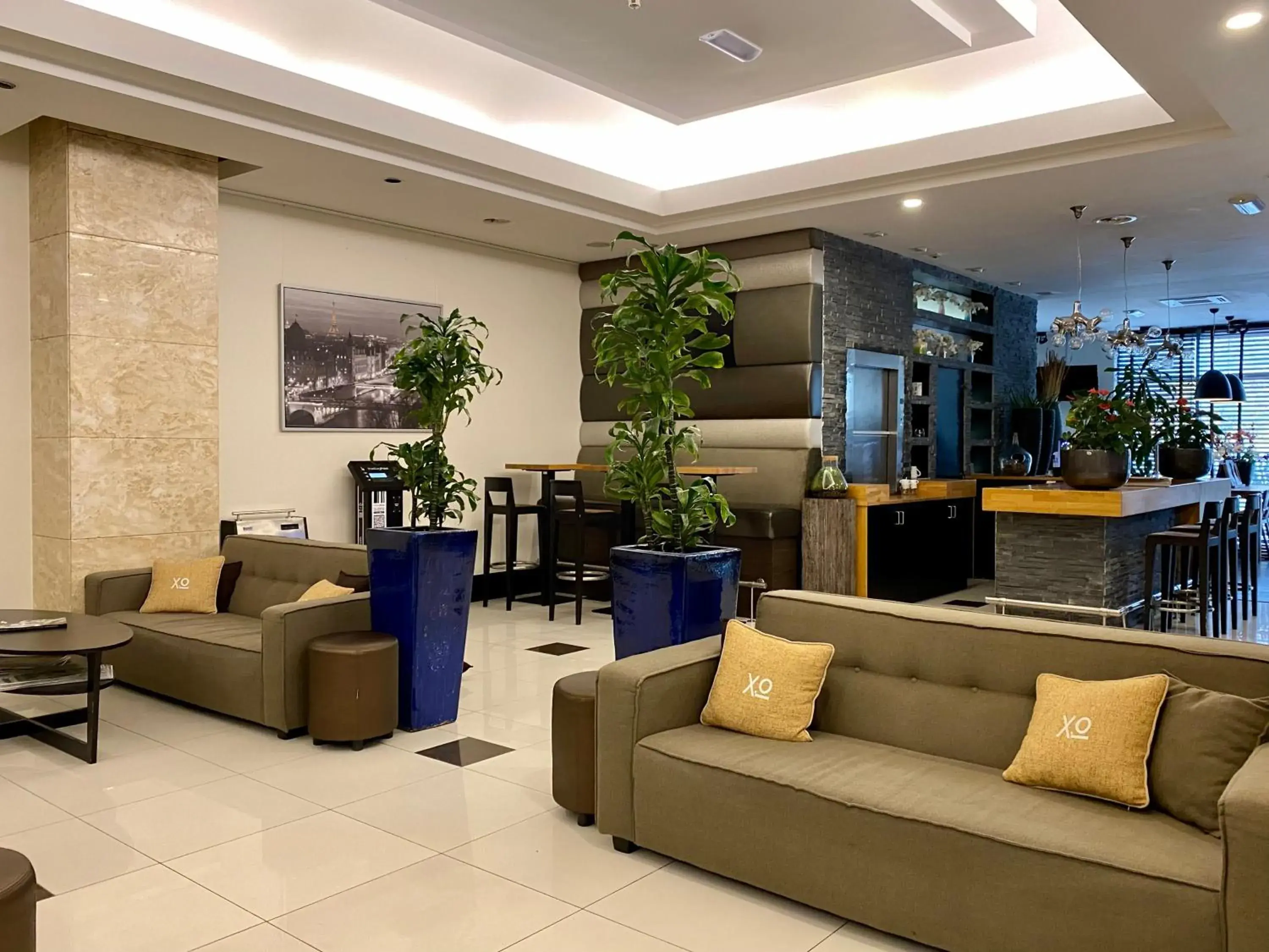 Lobby or reception, Lounge/Bar in XO Hotels Blue Tower