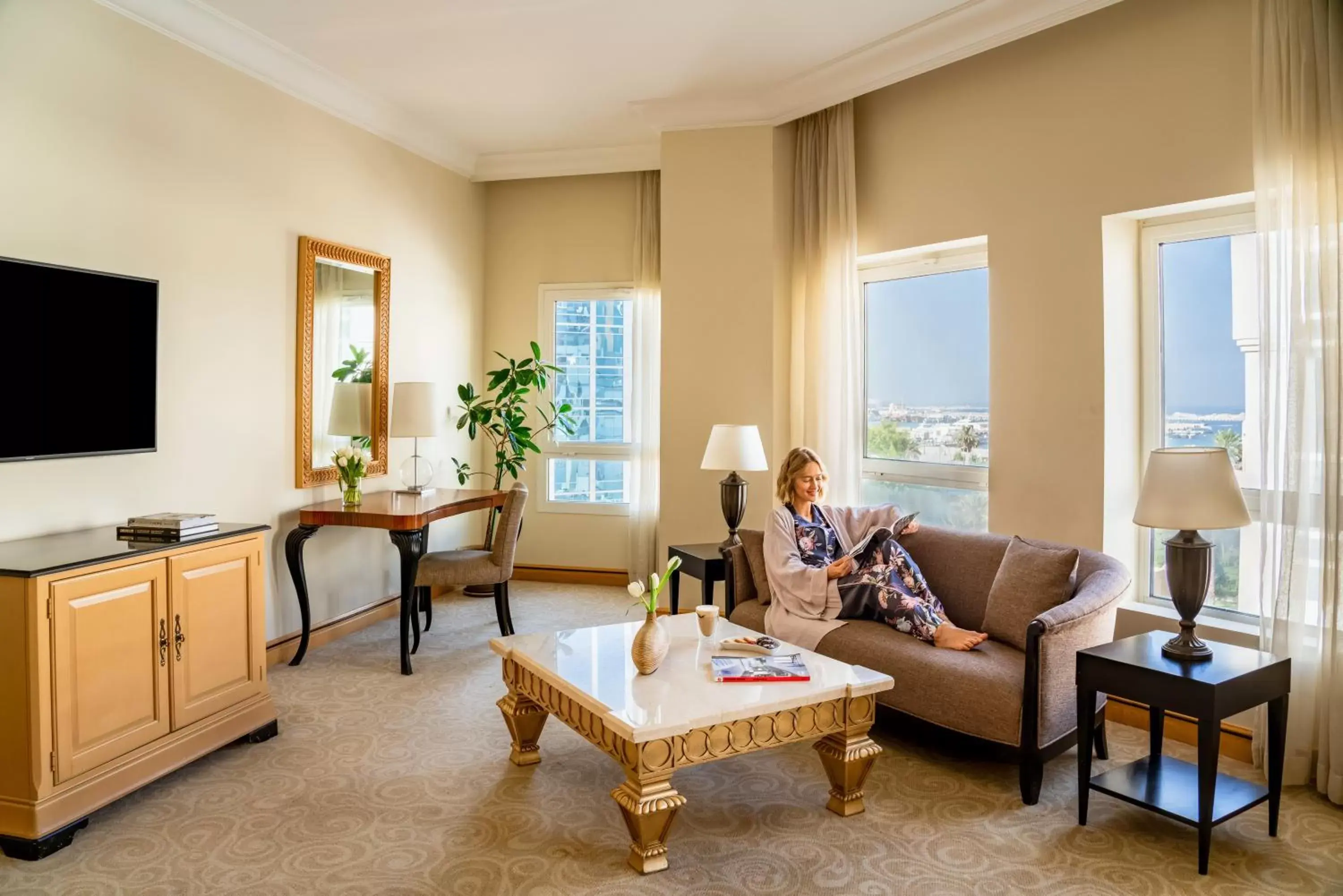 Communal lounge/ TV room, Seating Area in Movenpick Hotel Doha