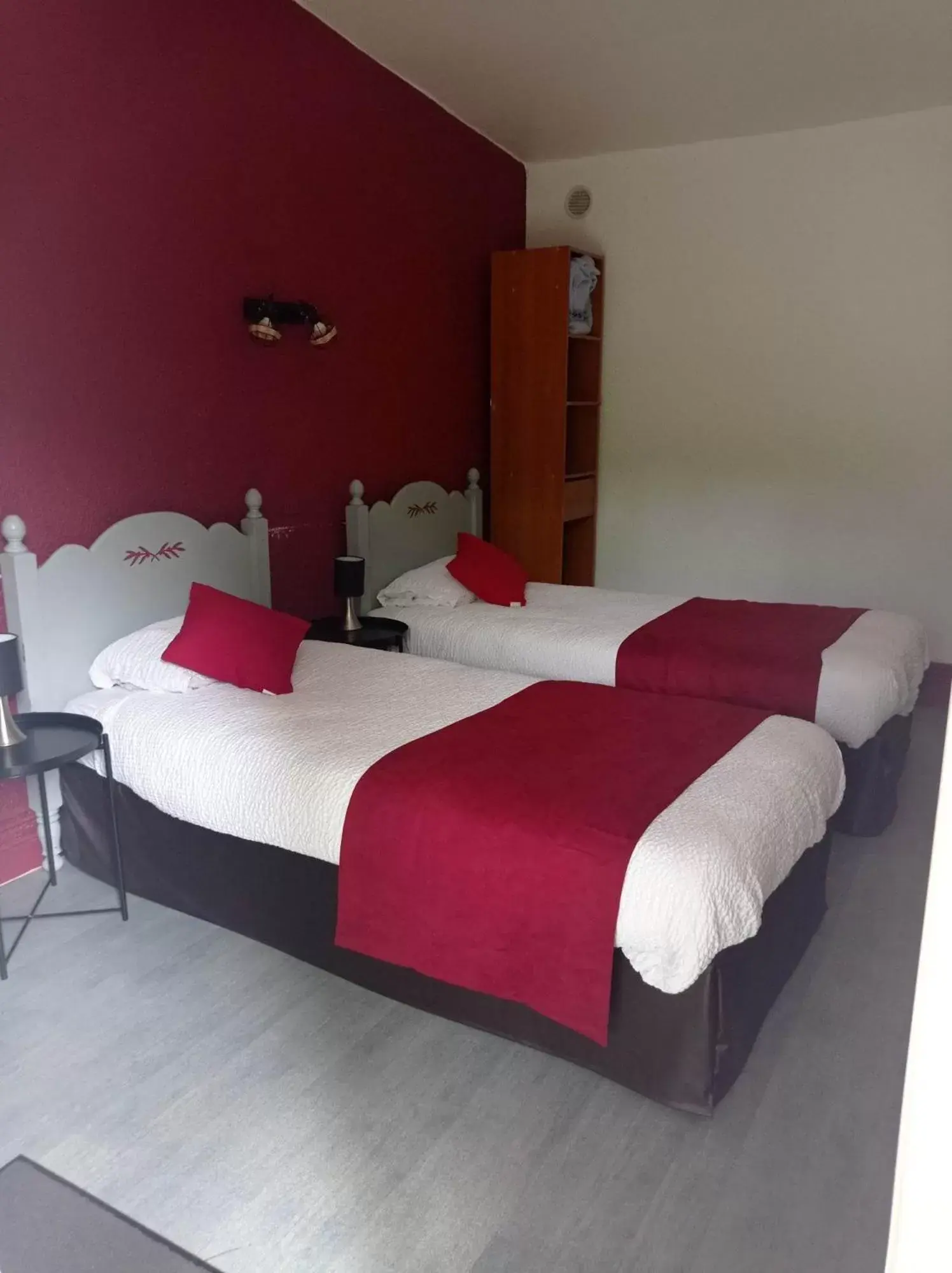 Bed in Logis Hotel Restaurant la Corniche des Cevennes