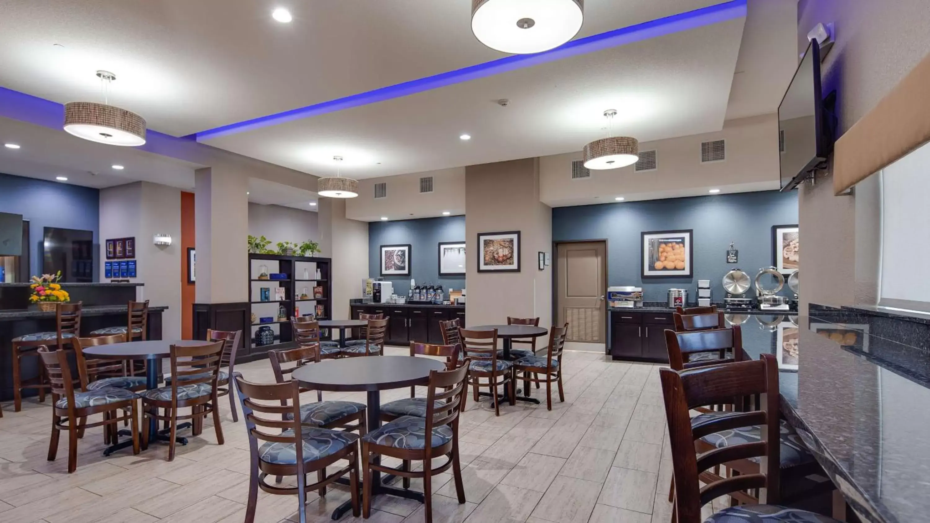 Restaurant/Places to Eat in Best Western Plus Lake Jackson Inn & Suites