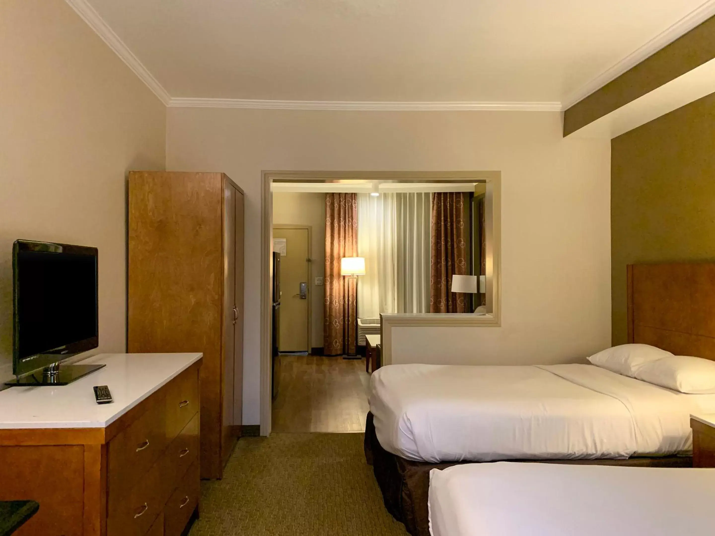 Bed in MainStay Suites John Wayne Airport, a Choice Hotel