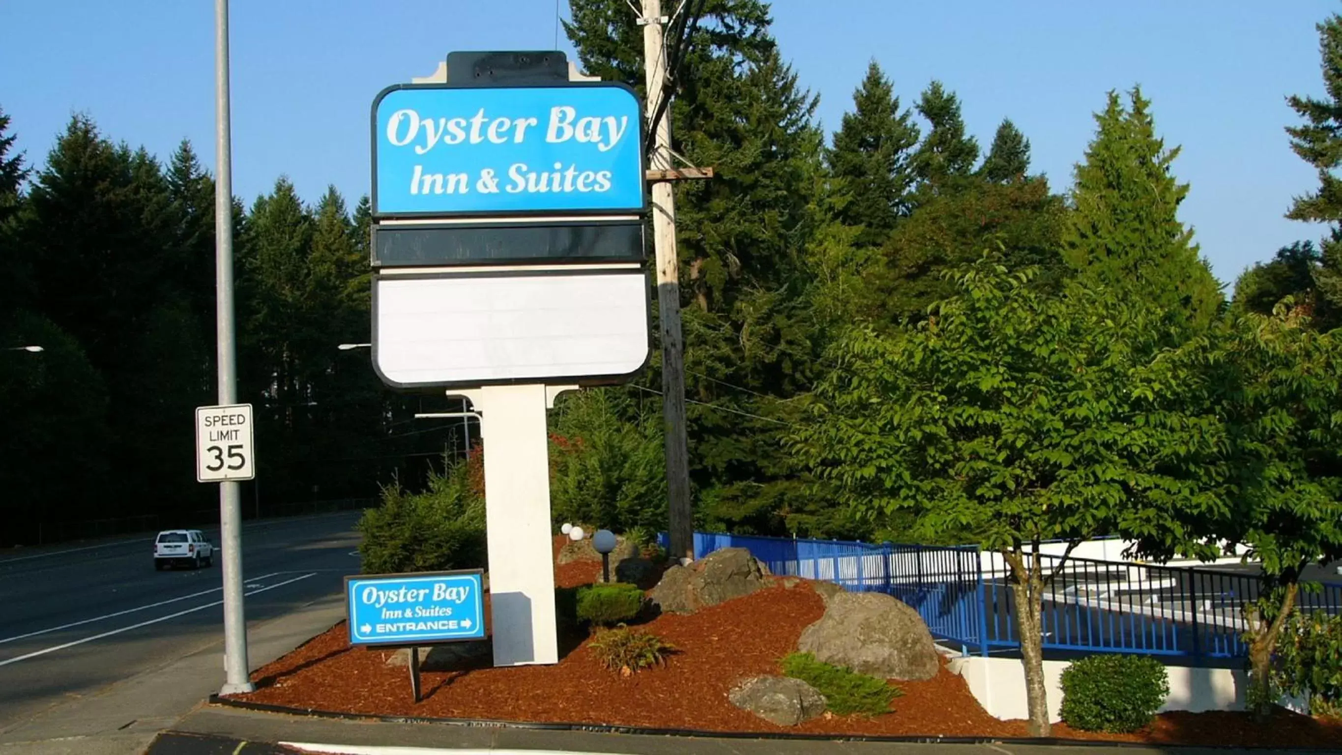 Facade/entrance in Oyster Bay Inn & Suites