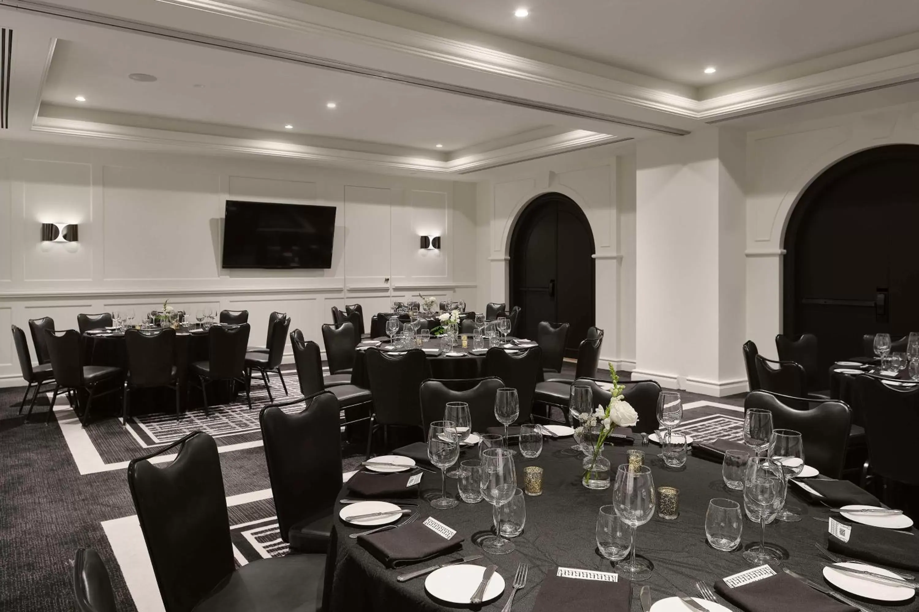 Meeting/conference room, Restaurant/Places to Eat in Vogue Hotel Montreal Downtown, Curio Collection by Hilton