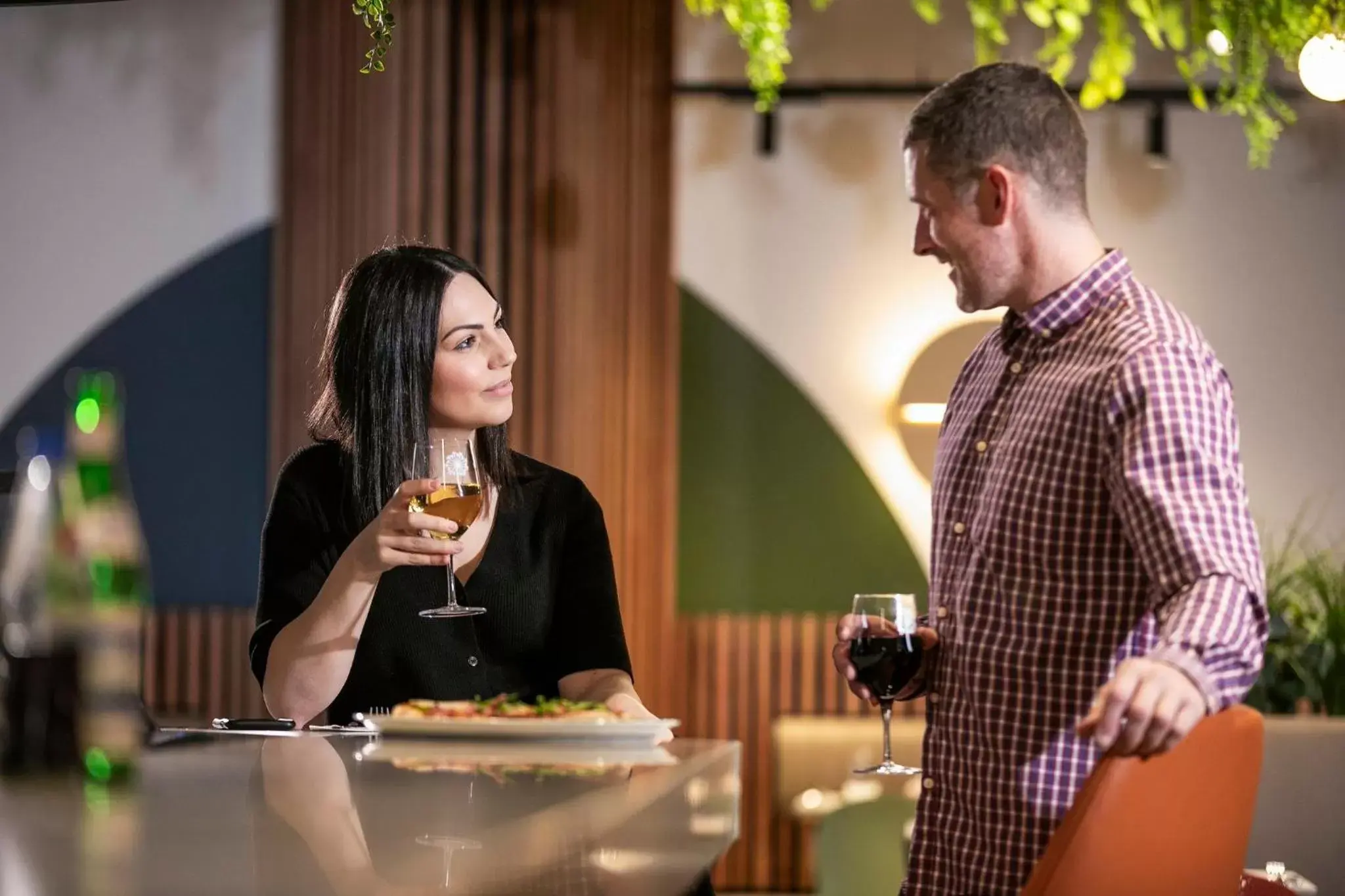 Lounge or bar in Holiday Inn Dandenong, an IHG Hotel