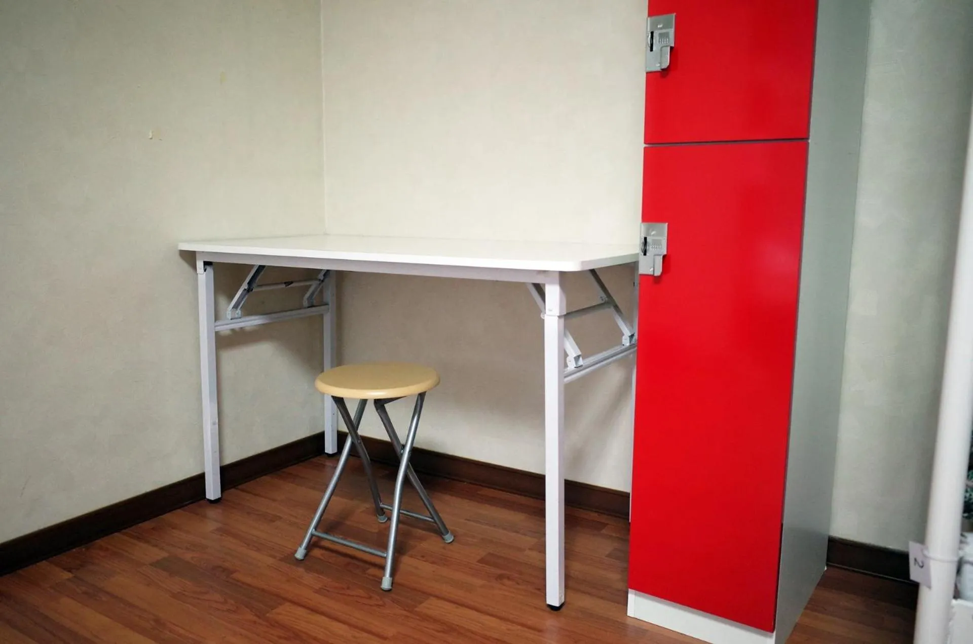 Seating area in YaKorea Hostel Gangnam