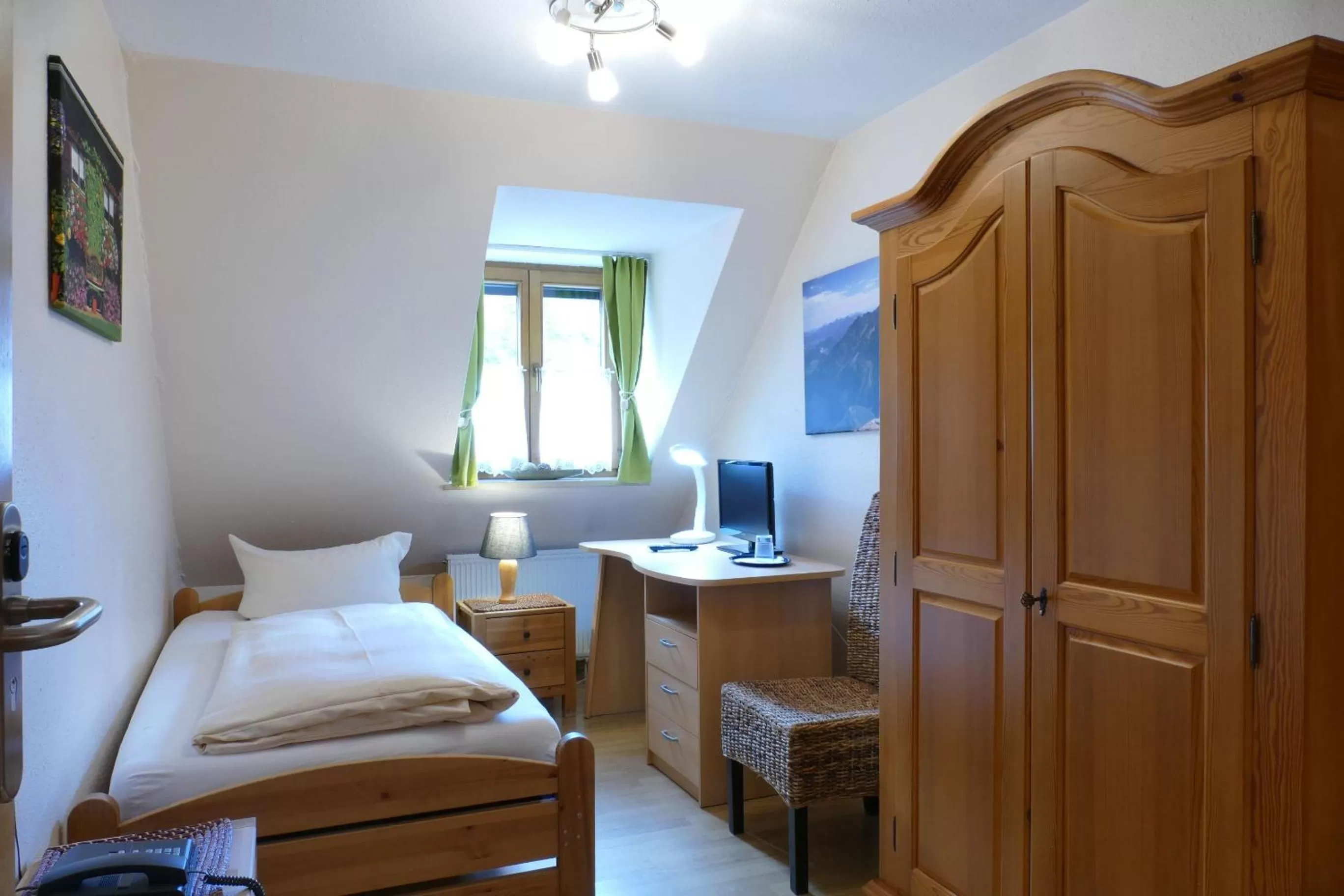 Photo of the whole room, Bed in Altstadt-Hotel Zum Hechten