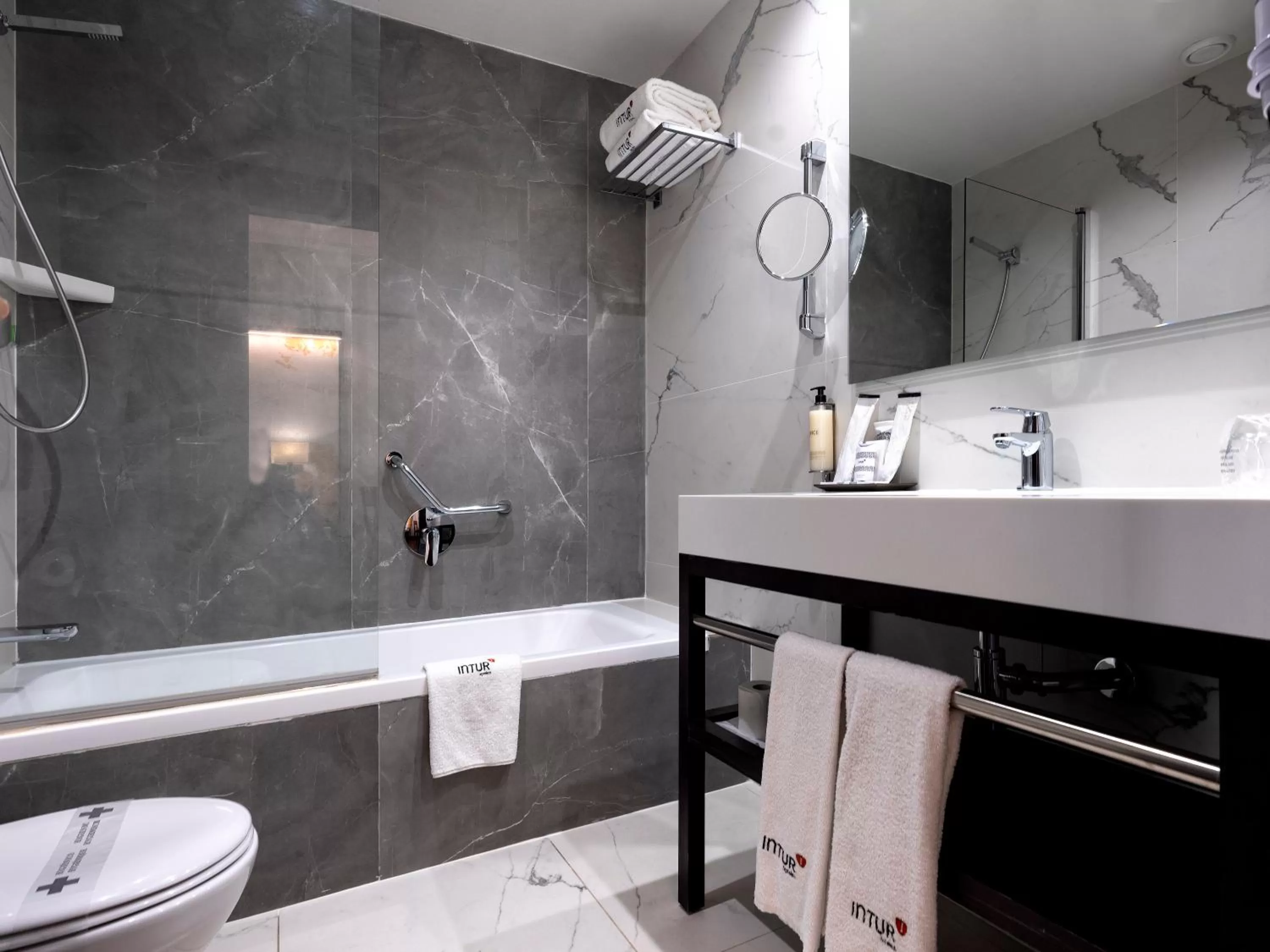 Bathroom in Intelier Palacio San Martin