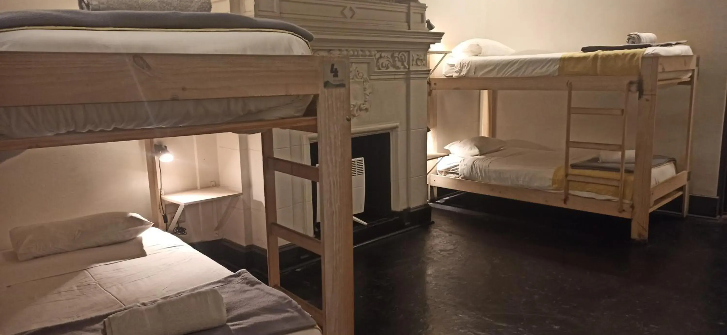 Bed, Bunk Bed in Hostel Boutique Merced 88