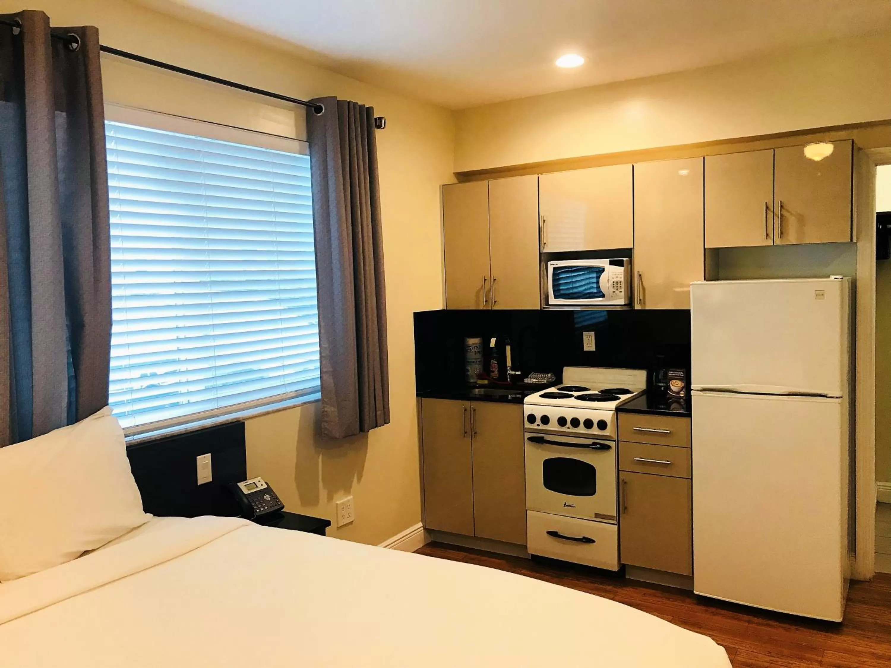 Kitchen or kitchenette, Bed in Caribbean Resort Suites