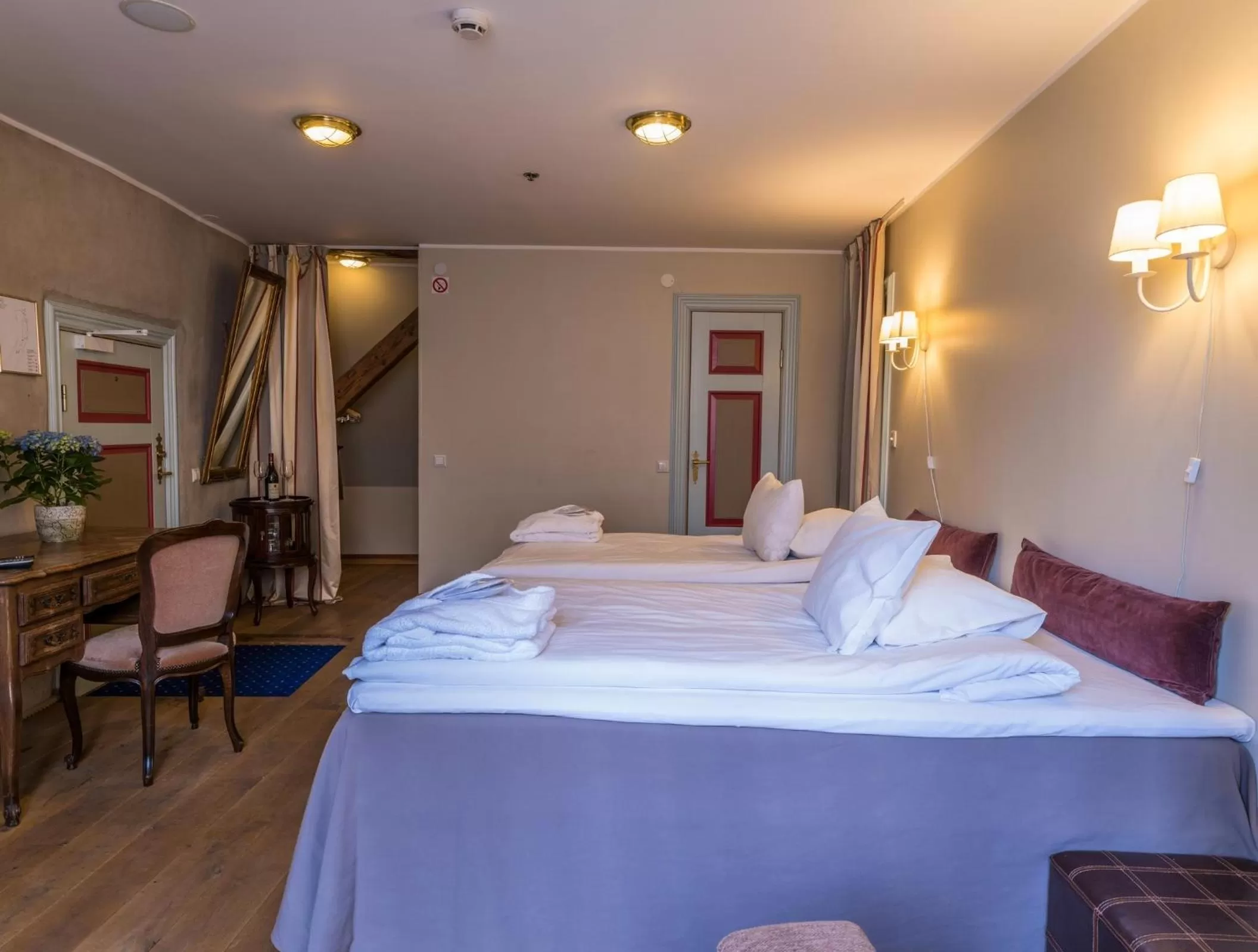 Bedroom, Bed in CRU Hotel