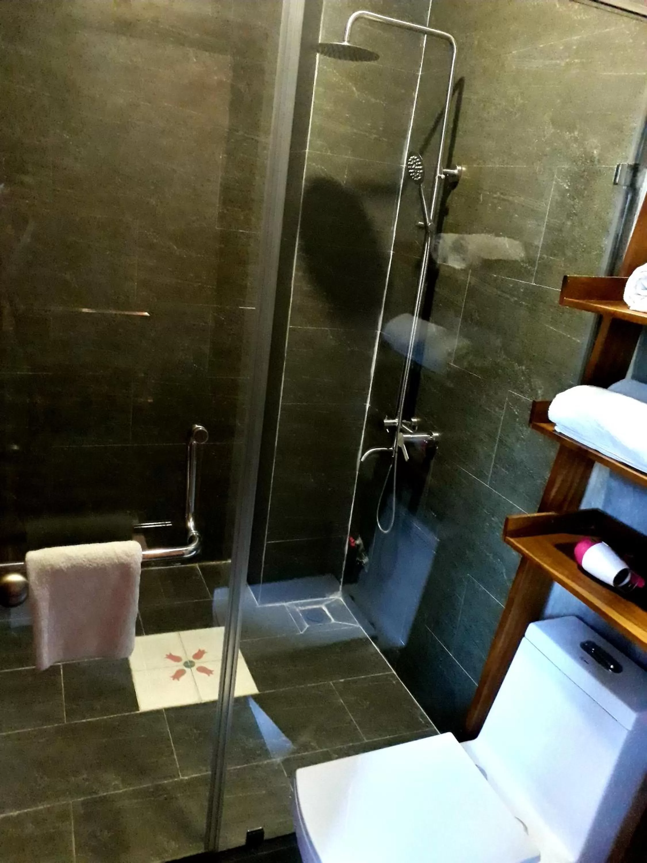 Bathroom in Pink Tulip Hoi An