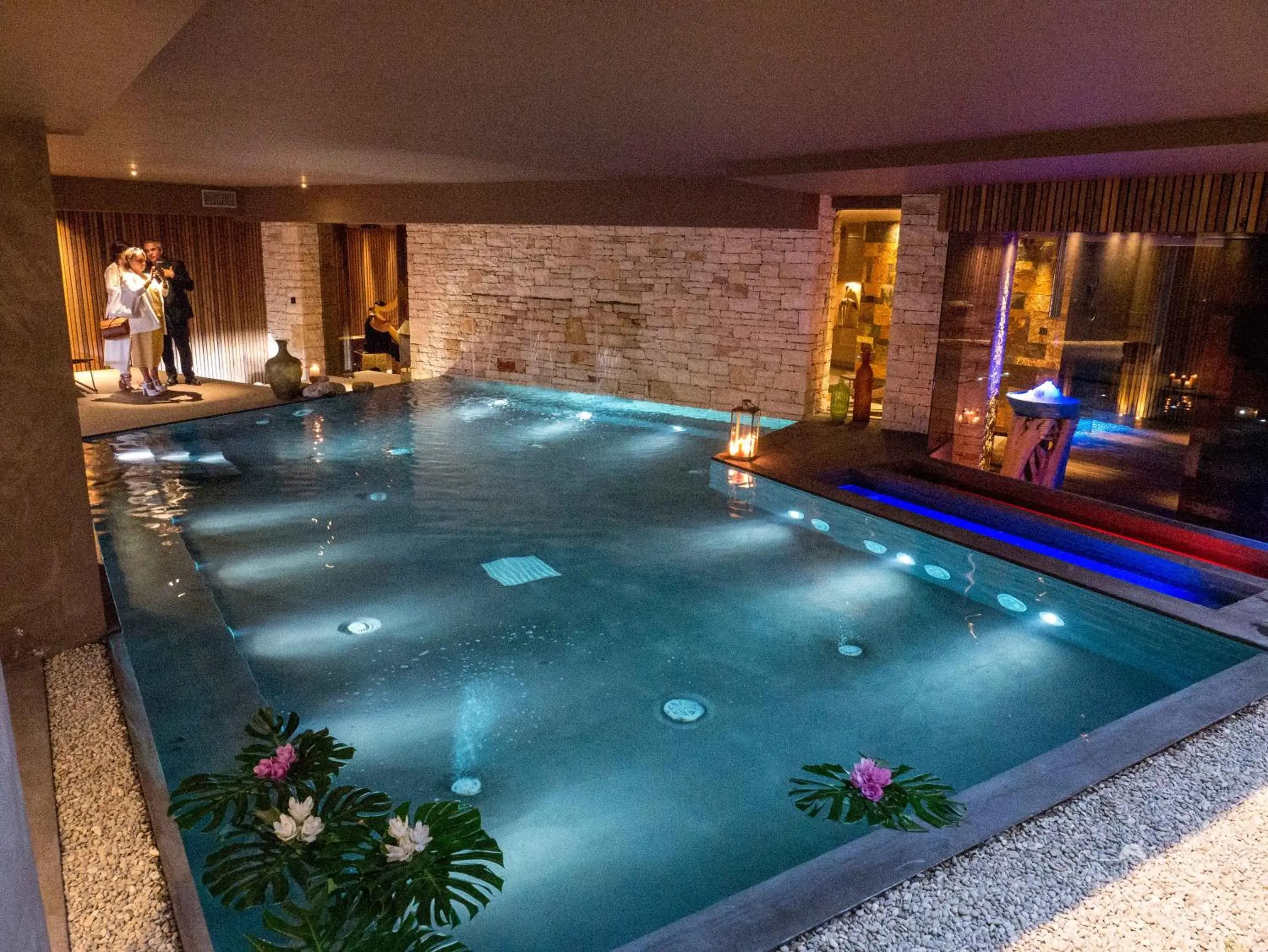 Hot Tub, Swimming Pool in Gran Paradiso Hotel Spa