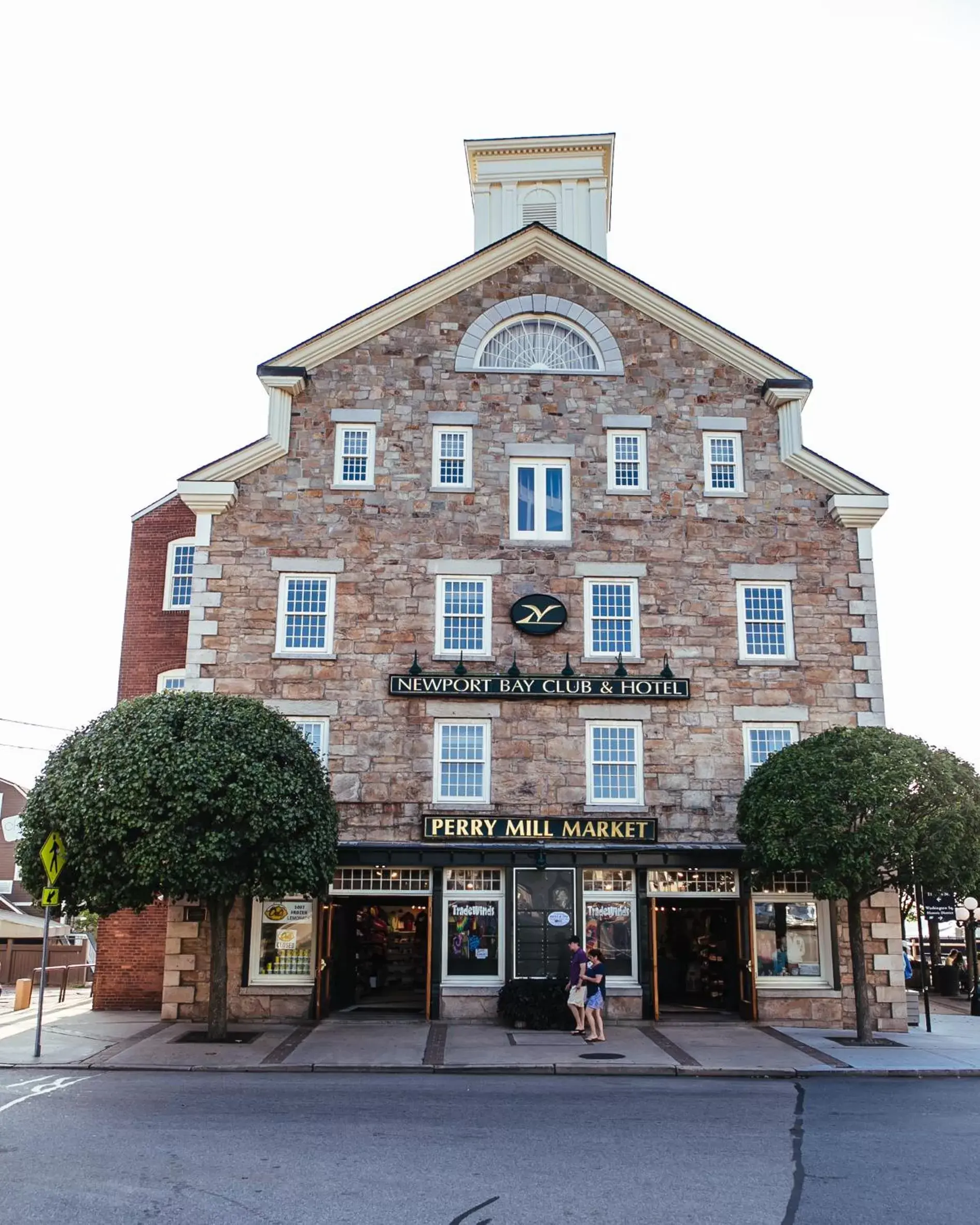 Facade/entrance, Property Building in Newport Bay Club and Hotel