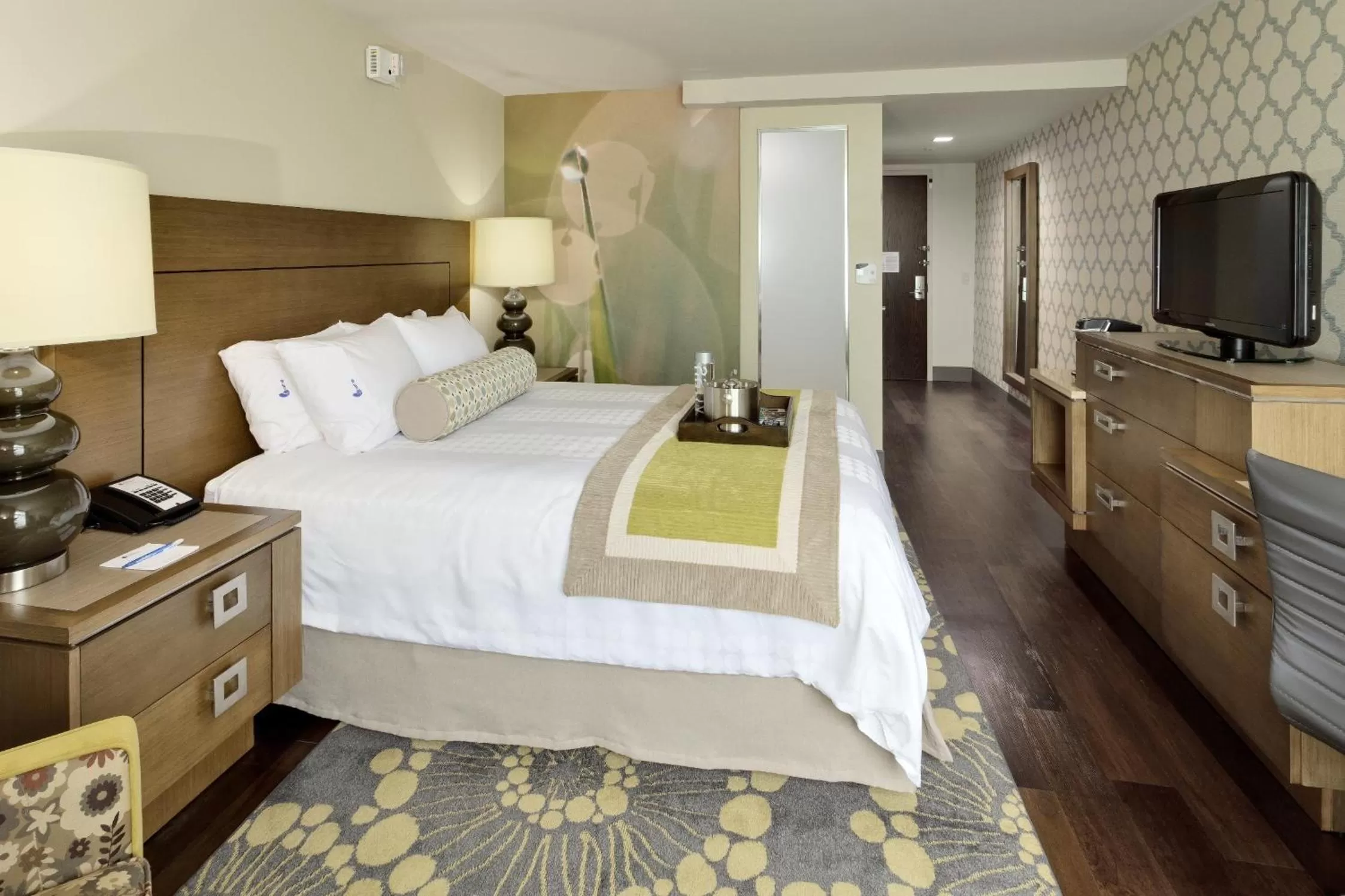 Photo of the whole room, Bed in Hotel Indigo East End by IHG