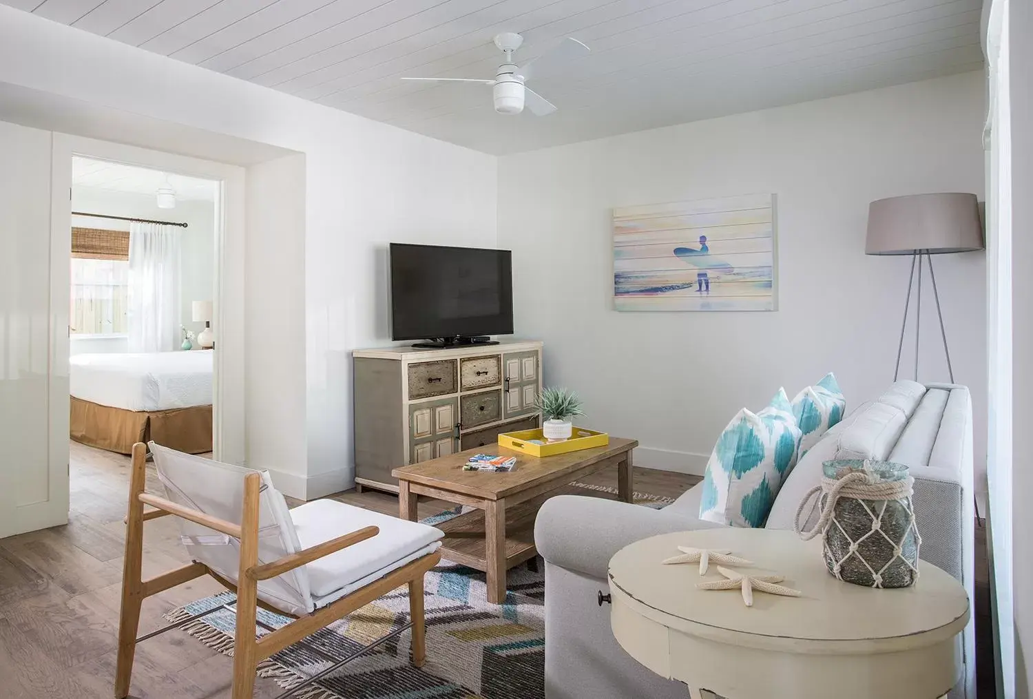 Living room, Seating Area in Postcard Inn Beach Resort & Marina