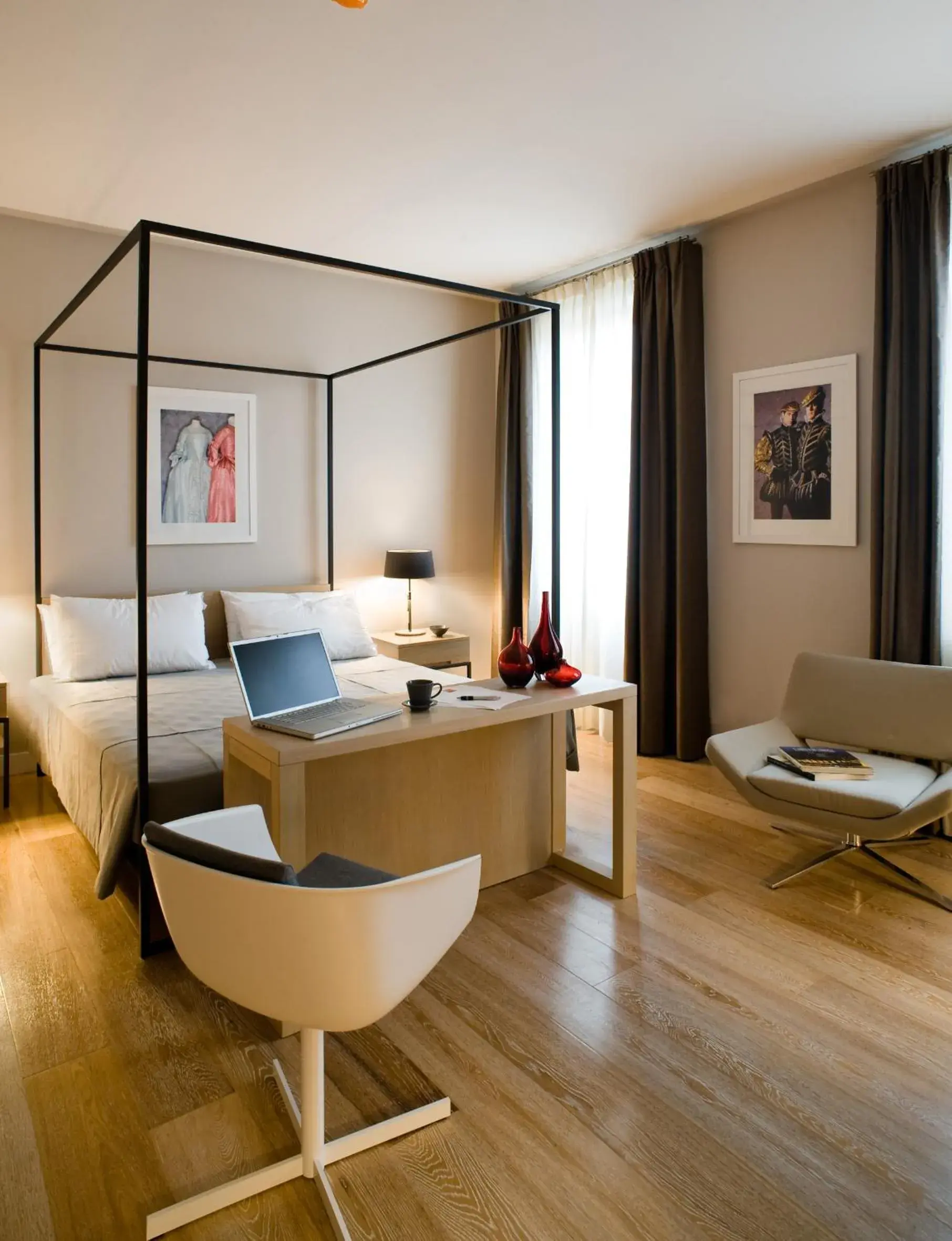 Photo of the whole room, TV/Entertainment Center in Escalus Luxury Suites Verona