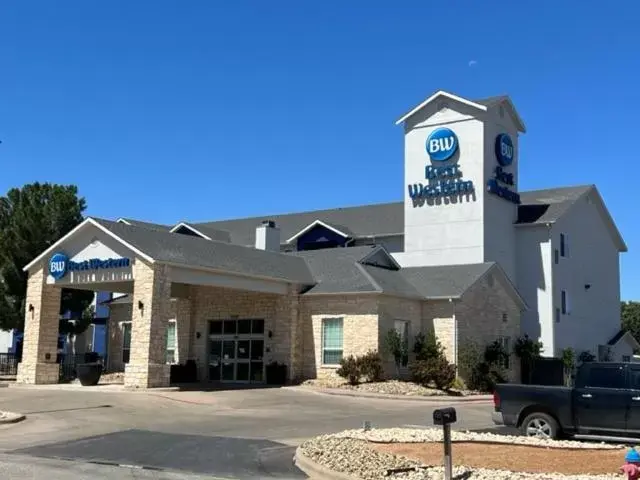 Property Building in Best Western Lubbock West Inn & Suites