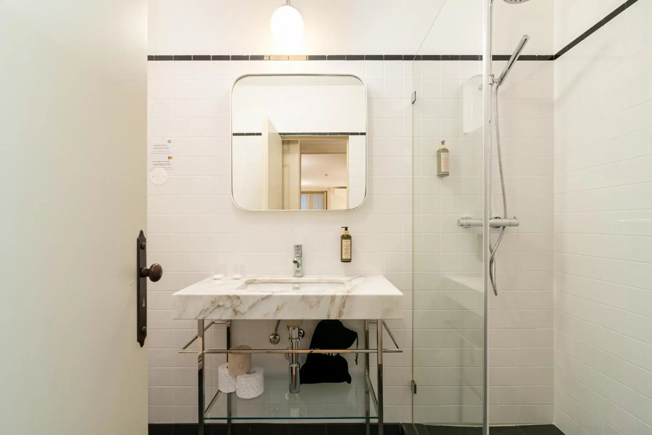 Bathroom in Marquês Garden House by Olivia