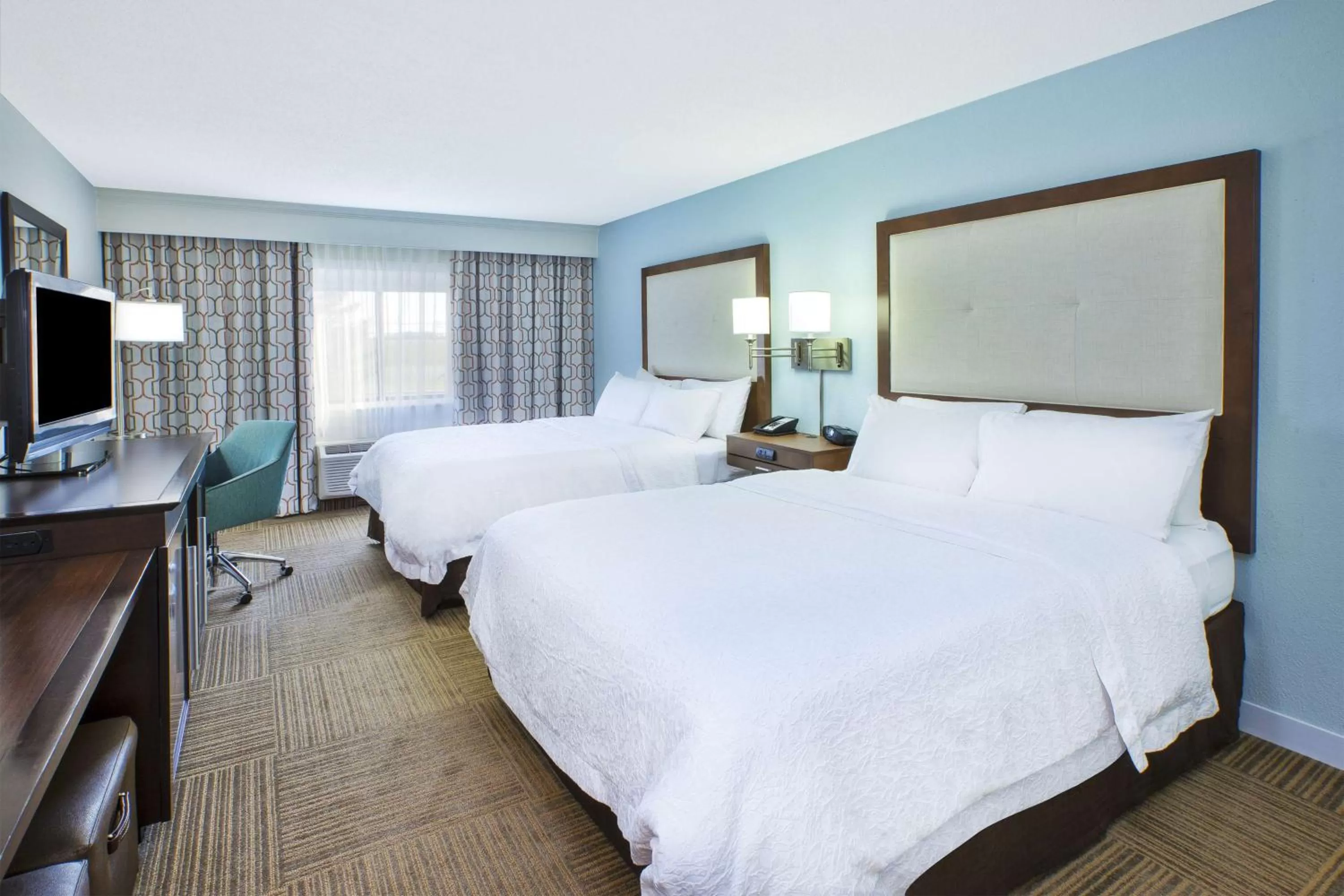 Bedroom, Bed in Hampton Inn Gaylord