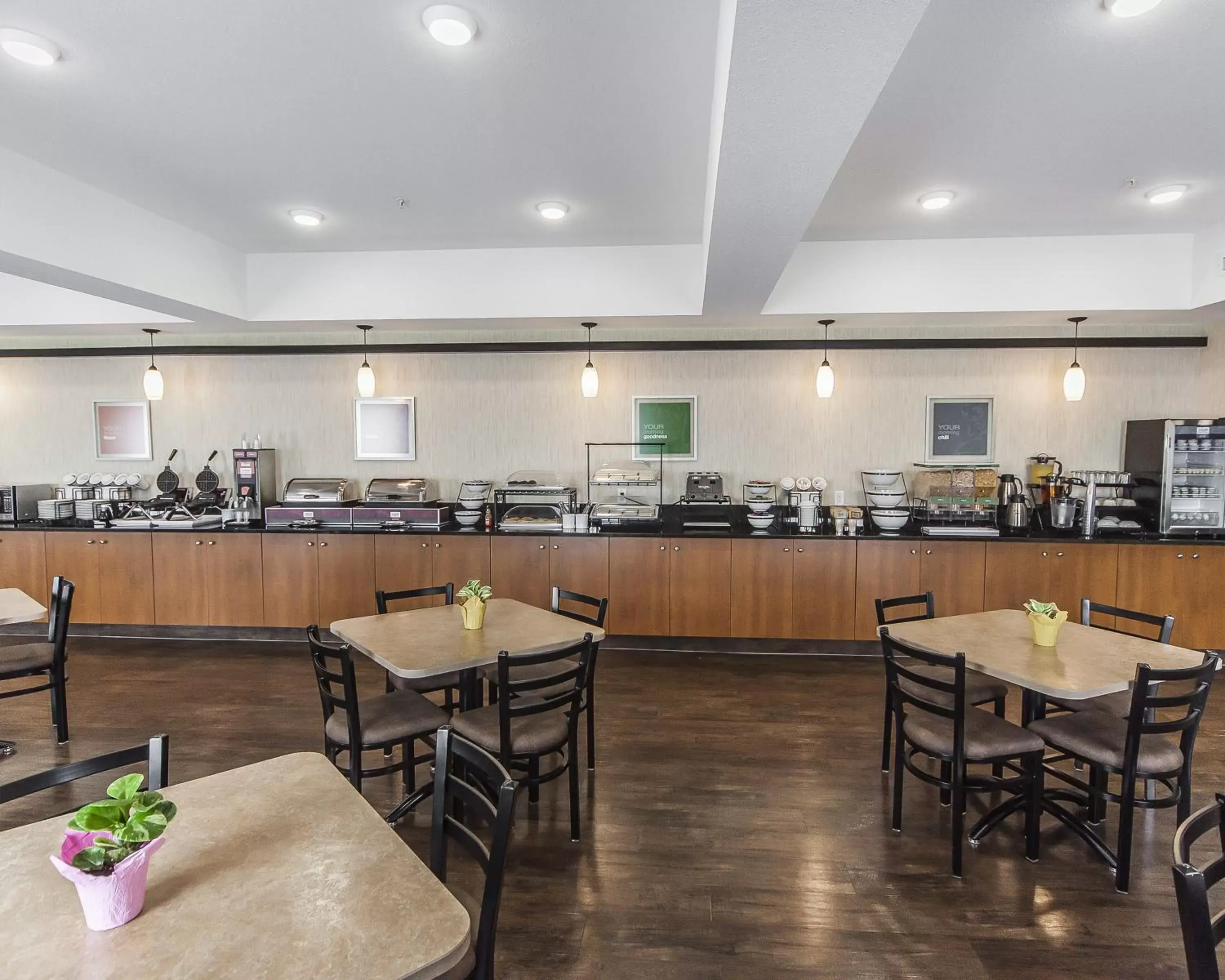Buffet breakfast, Restaurant/Places to Eat in Comfort Inn & Suites Bonnyville
