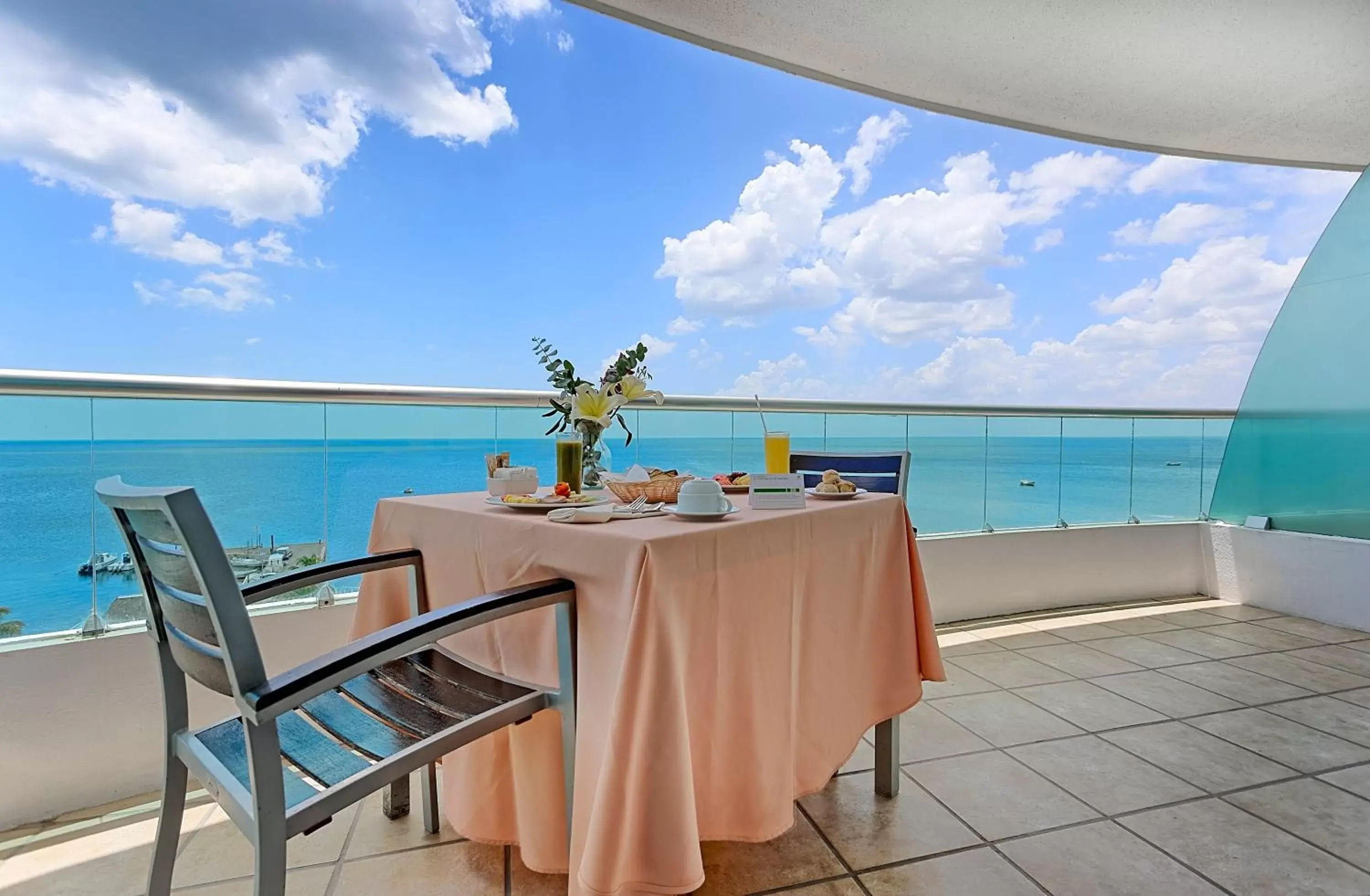 Bedroom, Sea View in Holiday Inn Campeche, an IHG Hotel