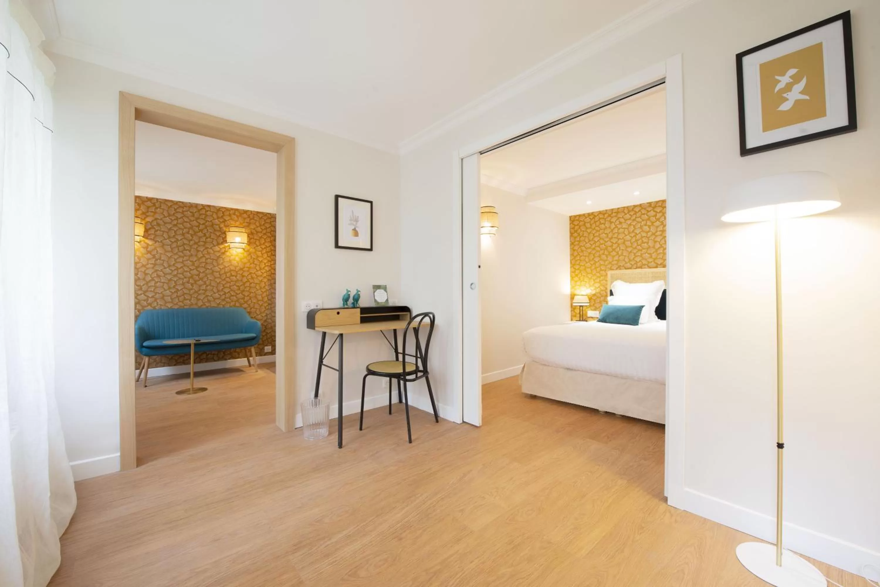 Photo of the whole room in Hôtel des Batignolles