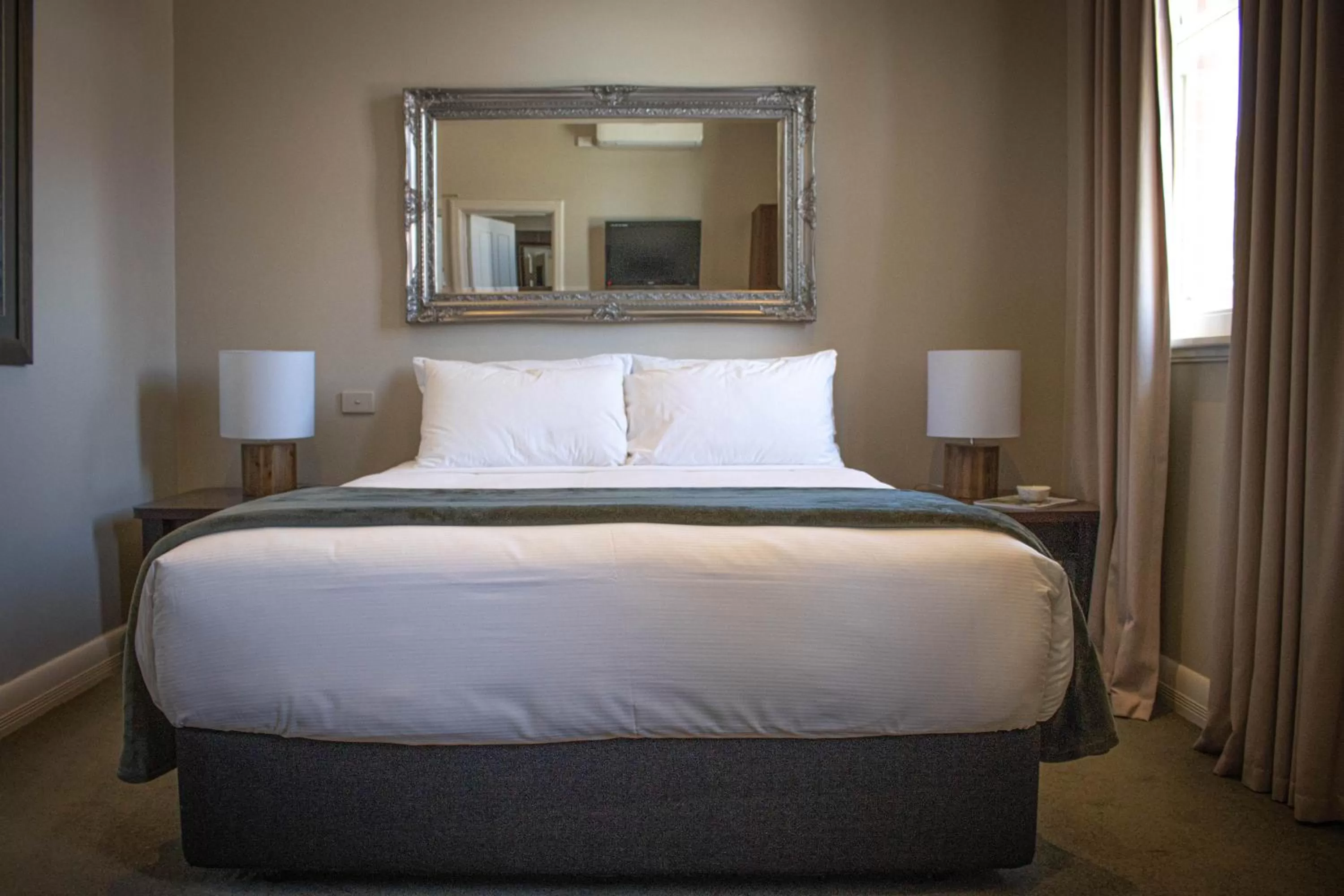 Bed in Oscars Hotel and Cafe Bar