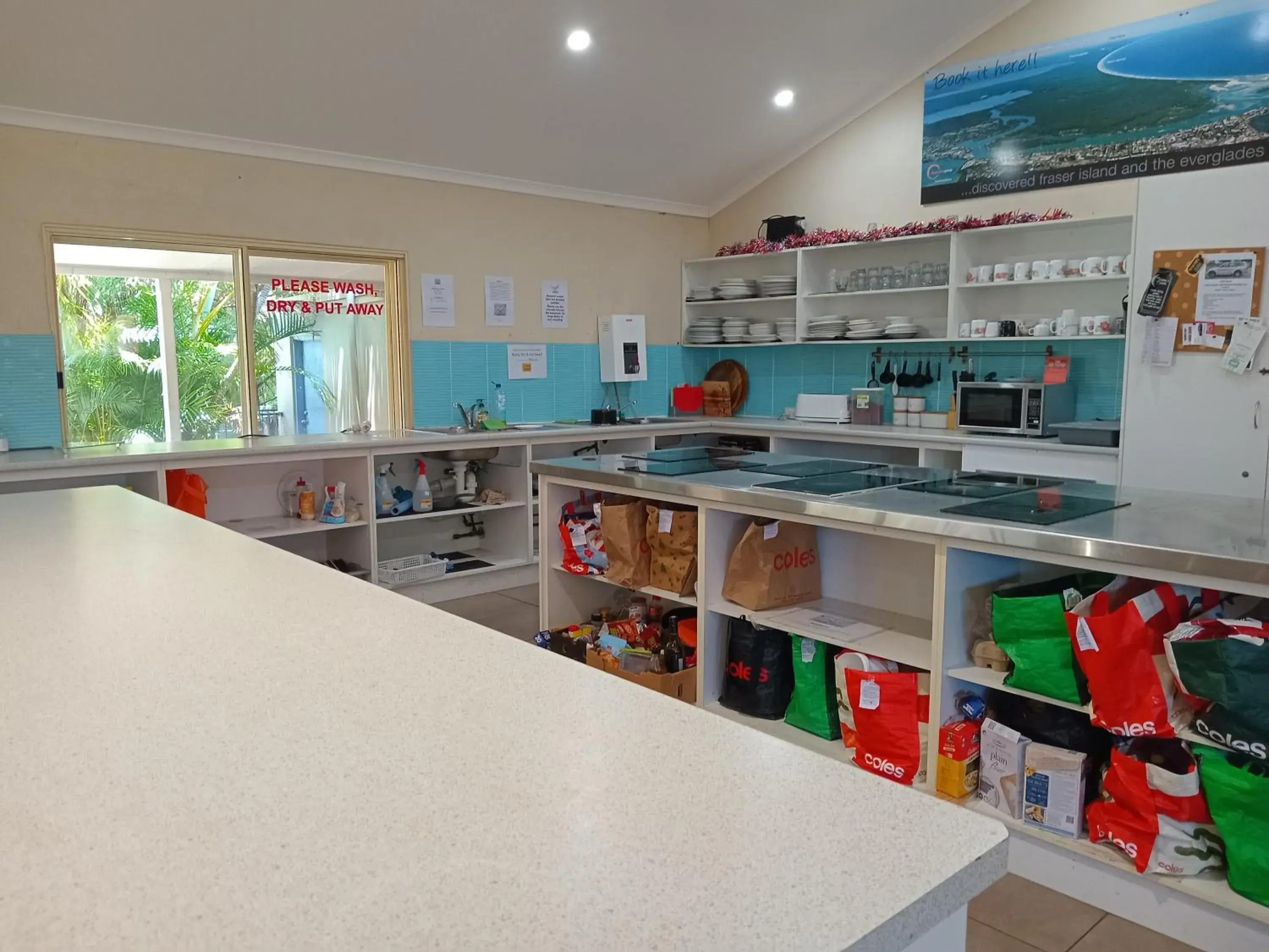 Property building, Kitchen/Kitchenette in Flashpackers Hervey Bay Hostel