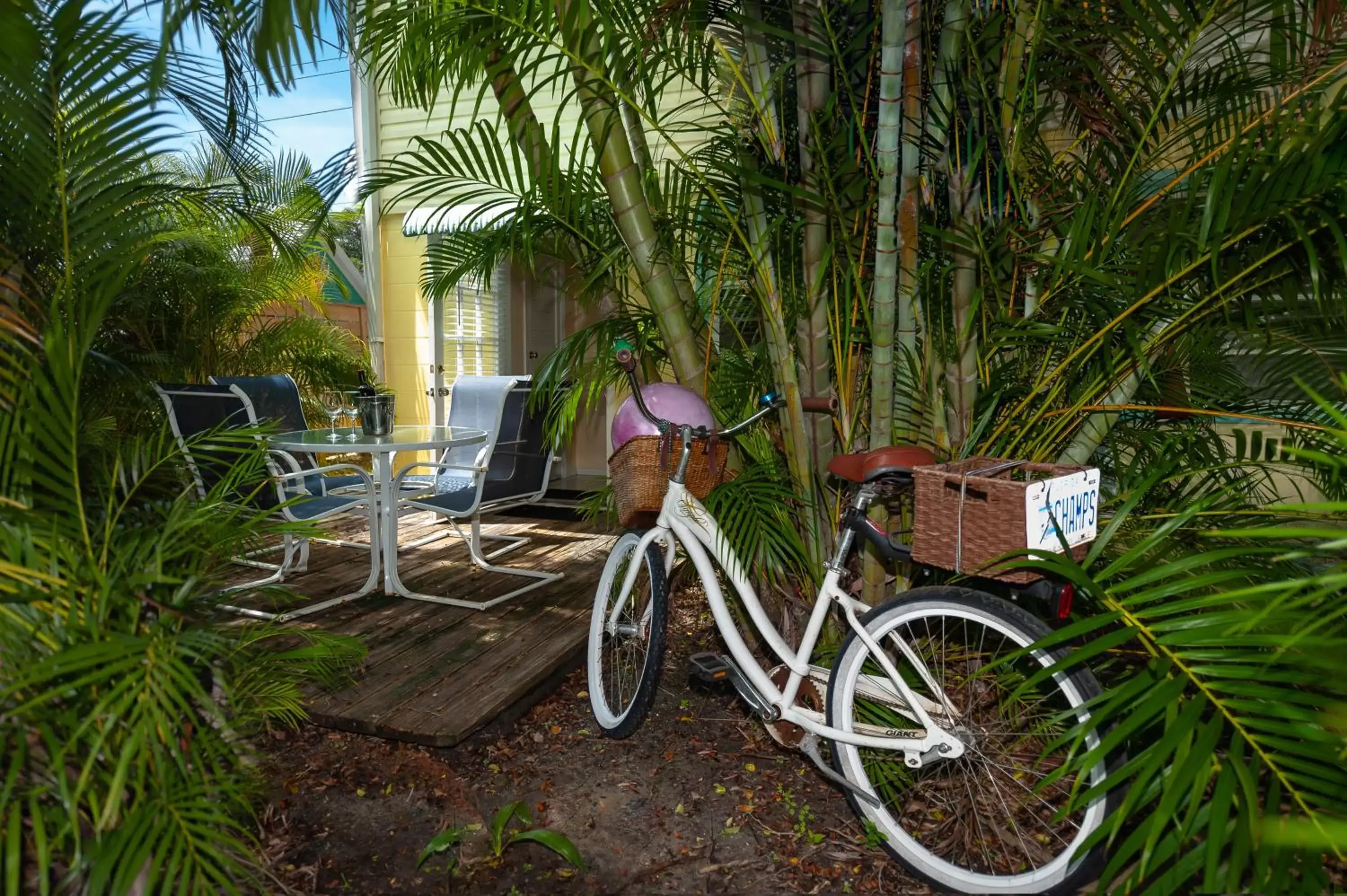 Patio in Cedar Cove Resort & Cottages