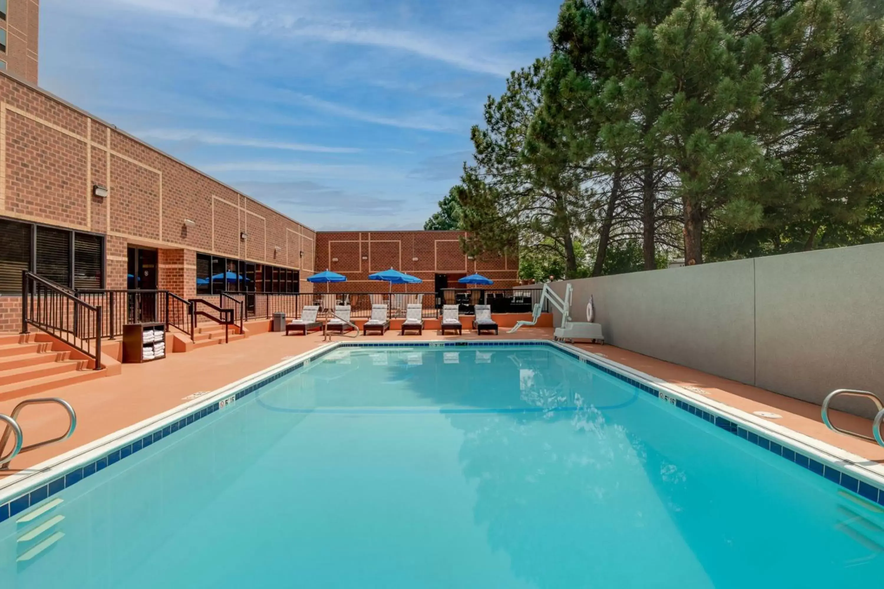 Swimming Pool in Sheraton Hotel Denver Tech Center