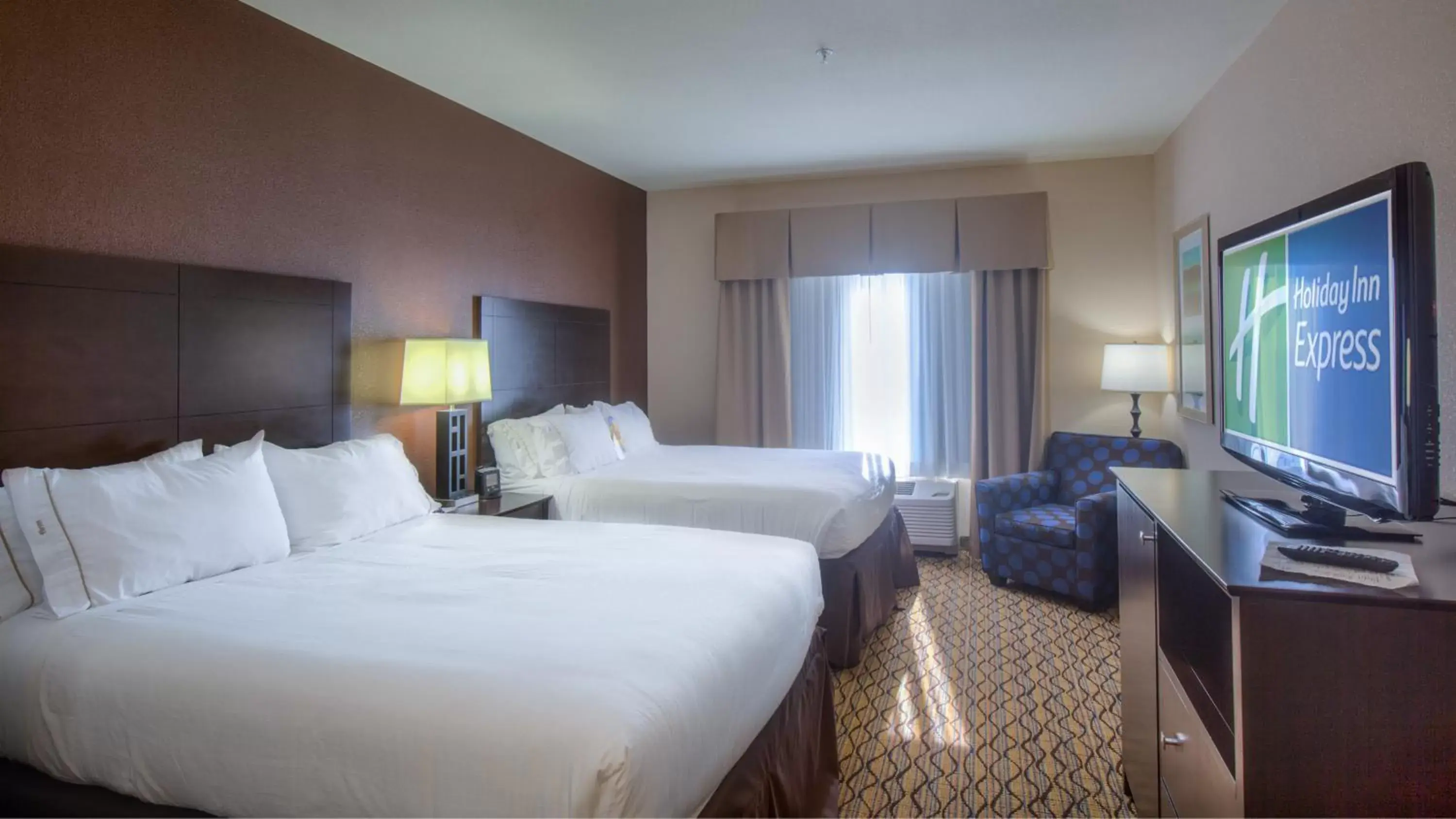 Photo of the whole room, Bed in Holiday Inn Express Hotel and Suites Elk City, an IHG Hotel