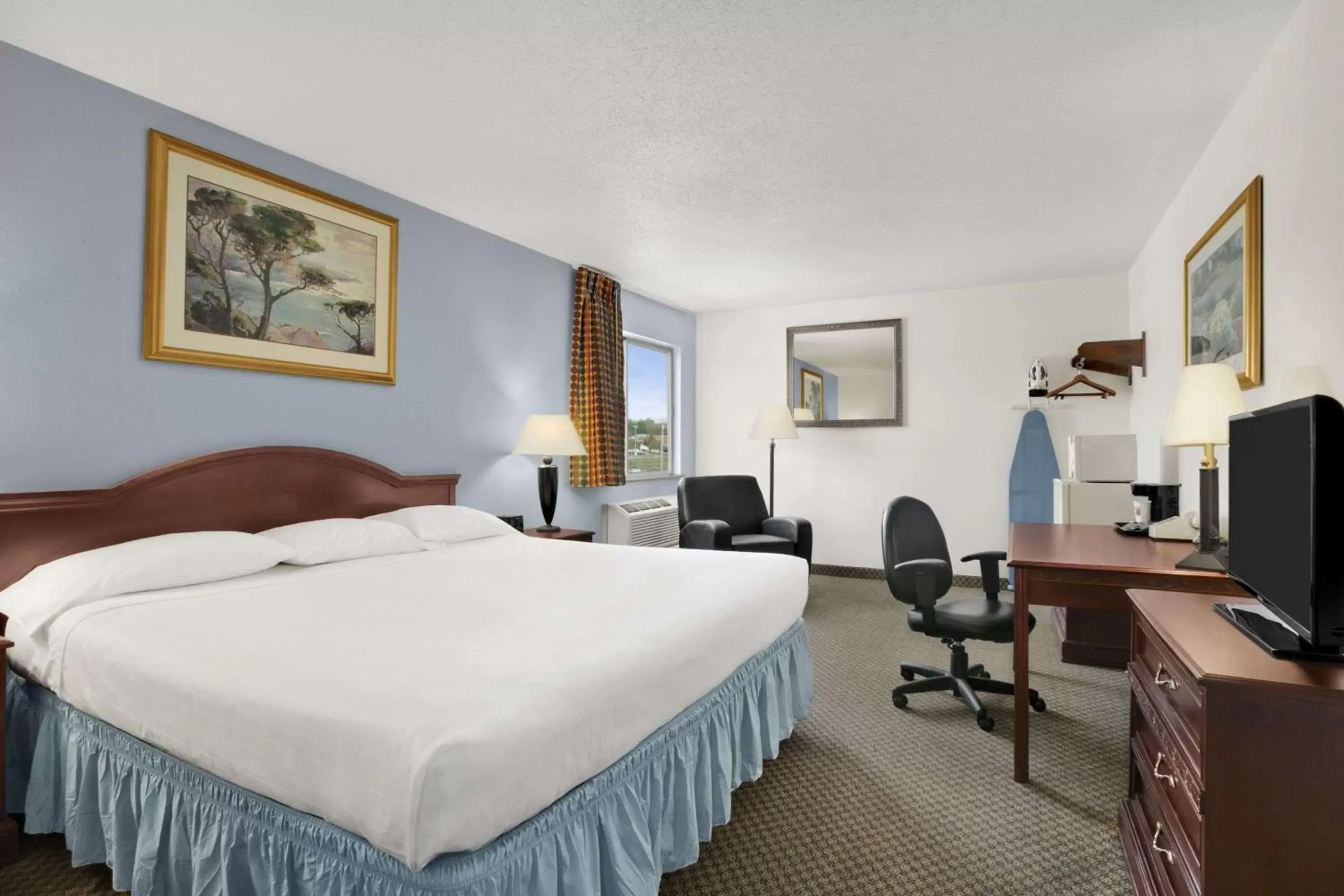 Photo of the whole room in Super 8 by Wyndham Washington