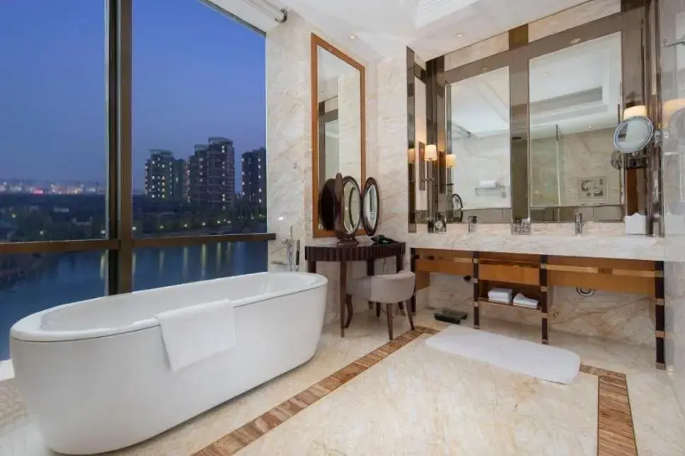 Bathroom in Intercontinental Changzhou