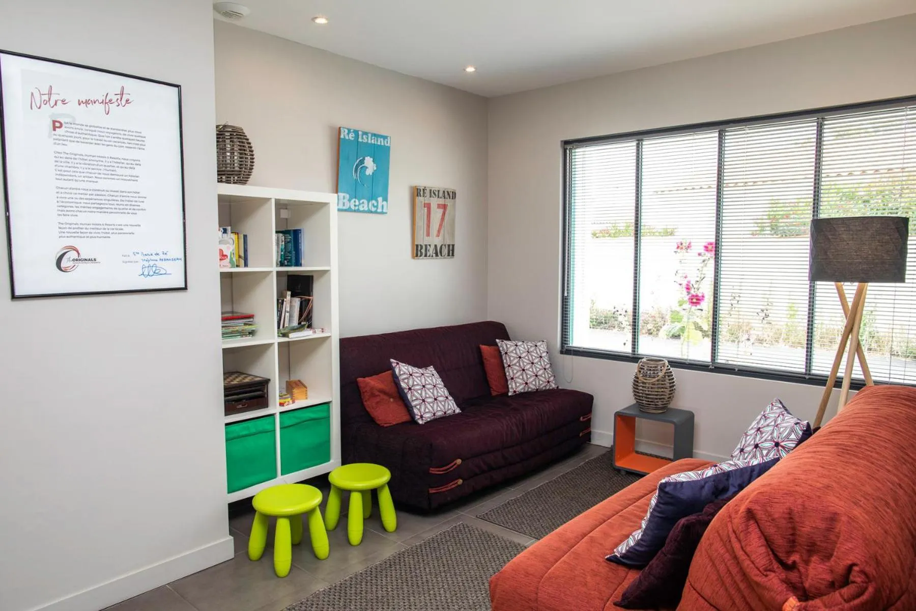 Lounge or bar in Hôtel de Ré, "The Originals Résidence"