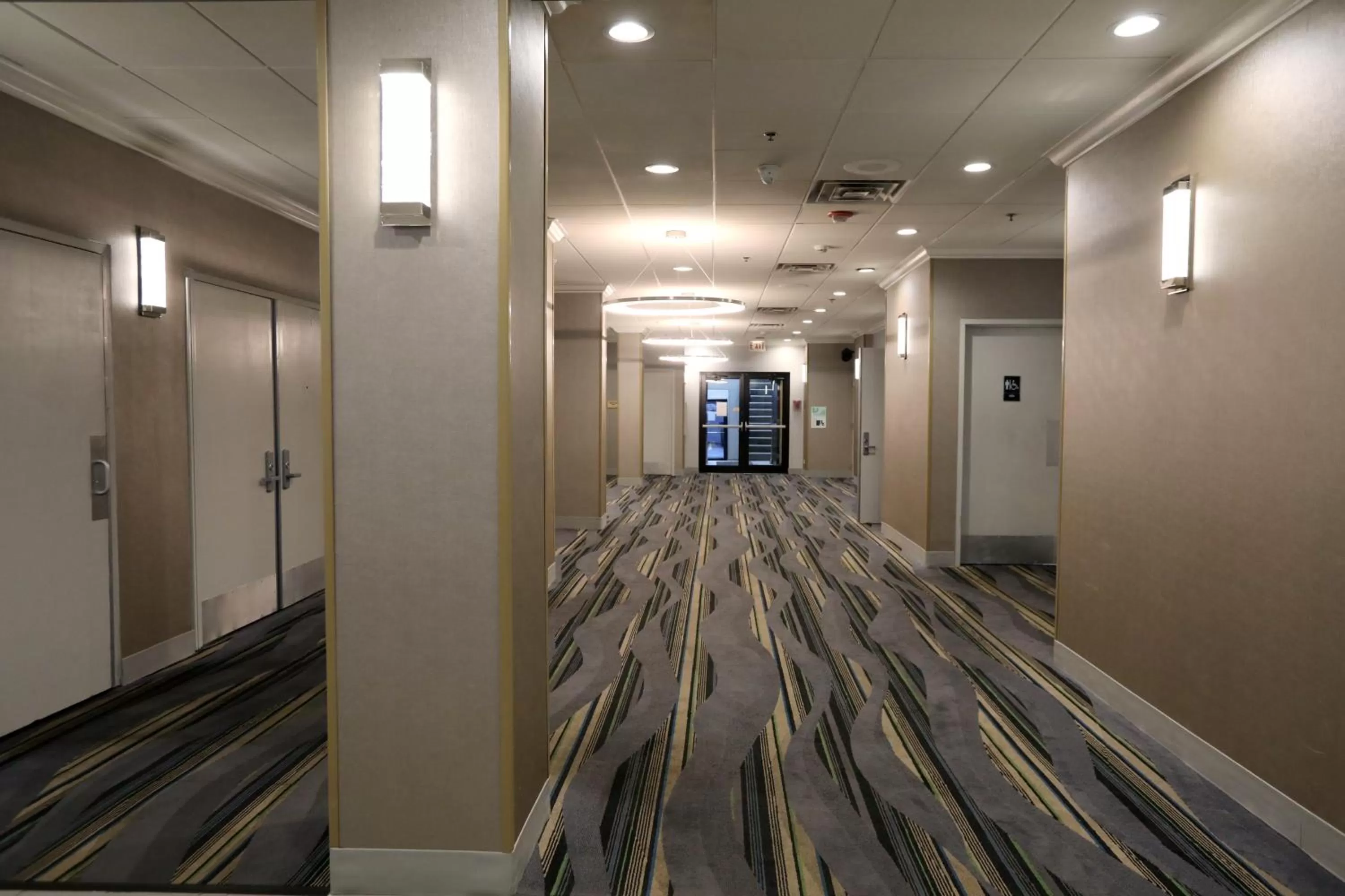 Lobby or reception in Holiday Inn O'Hare Area by IHG