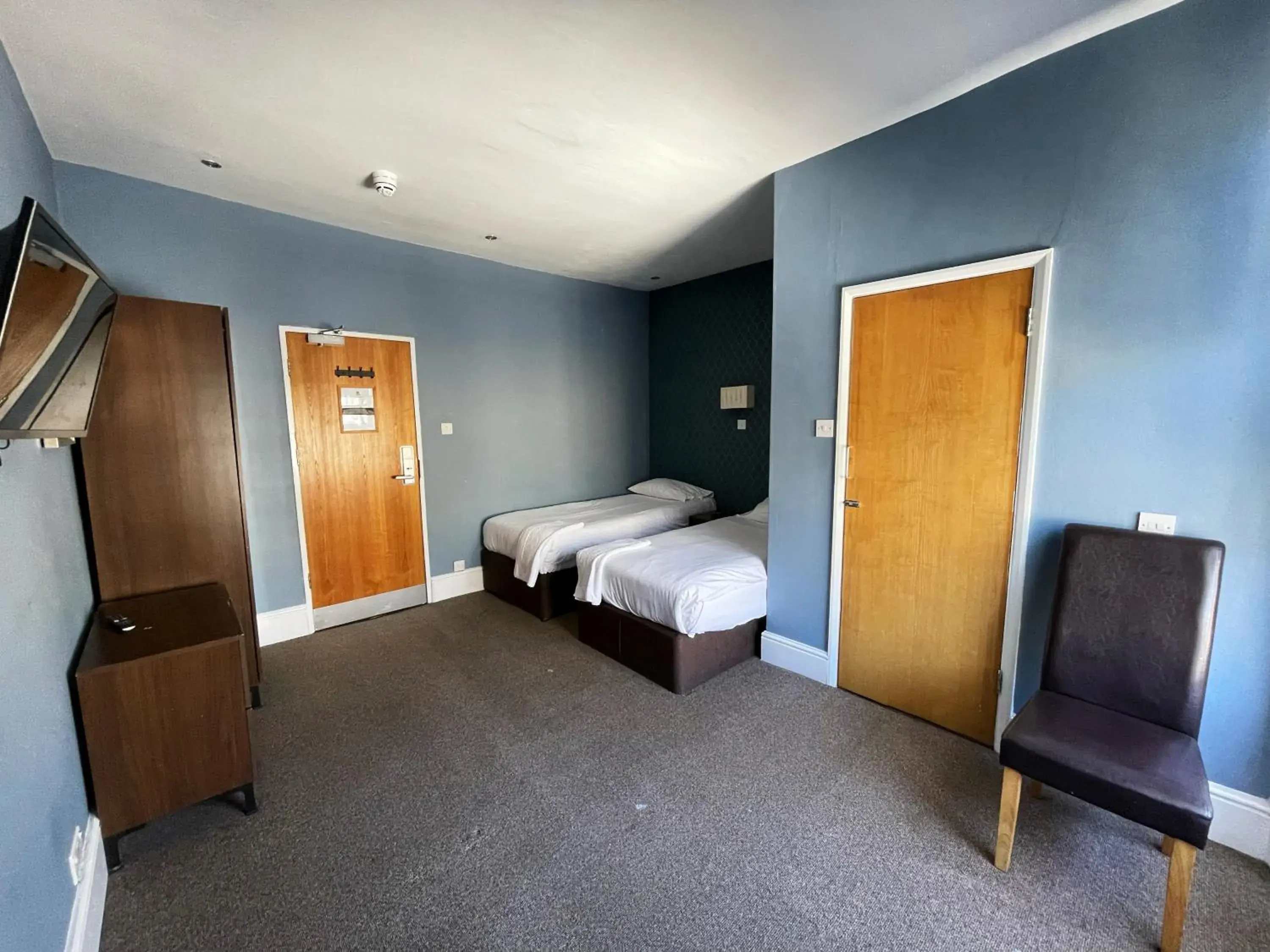 Bedroom, Bed in The Somerset Hotel