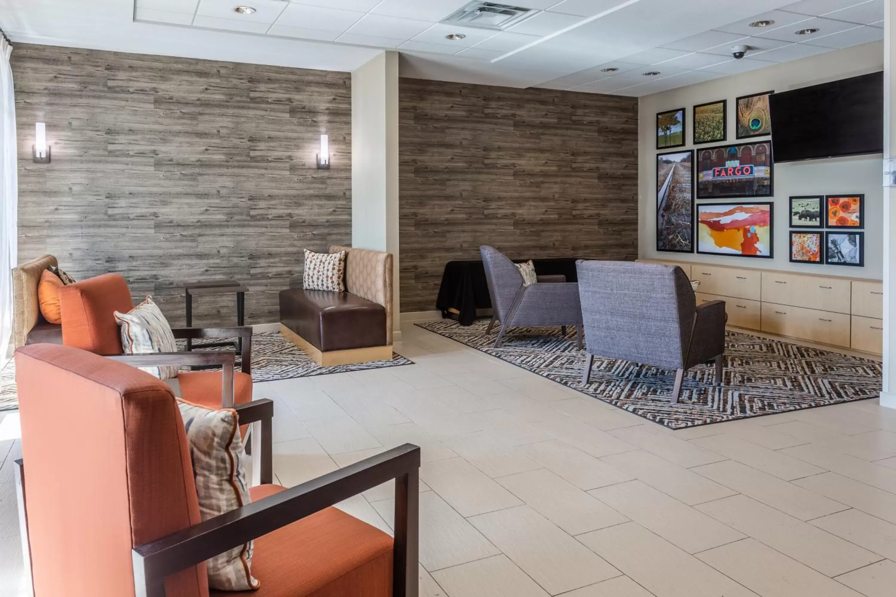 Communal lounge/ TV room in Candlewood Suites Fargo South-Medical Center, an IHG Hotel